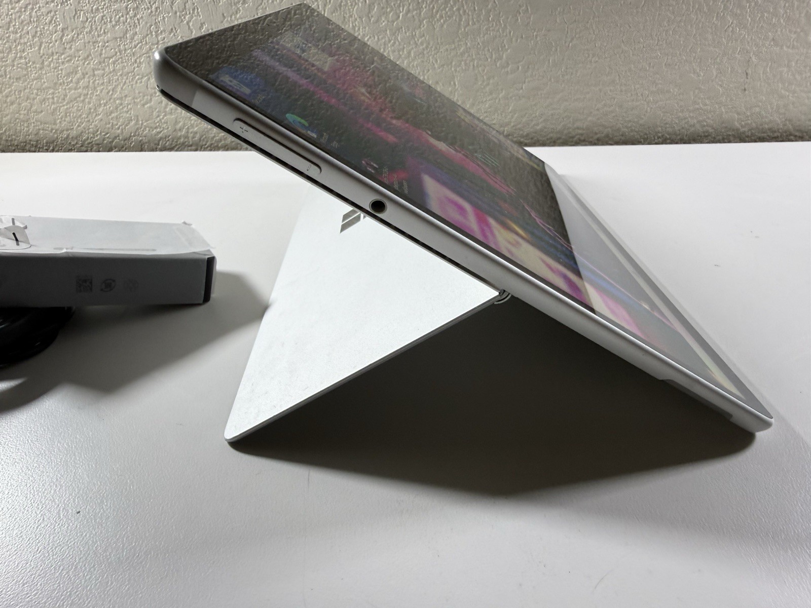 Microsoft Surface Pro 8 (1982) i5-1145G7 – 16GB RAM – 256GB 120Hz – Win 11 Pro