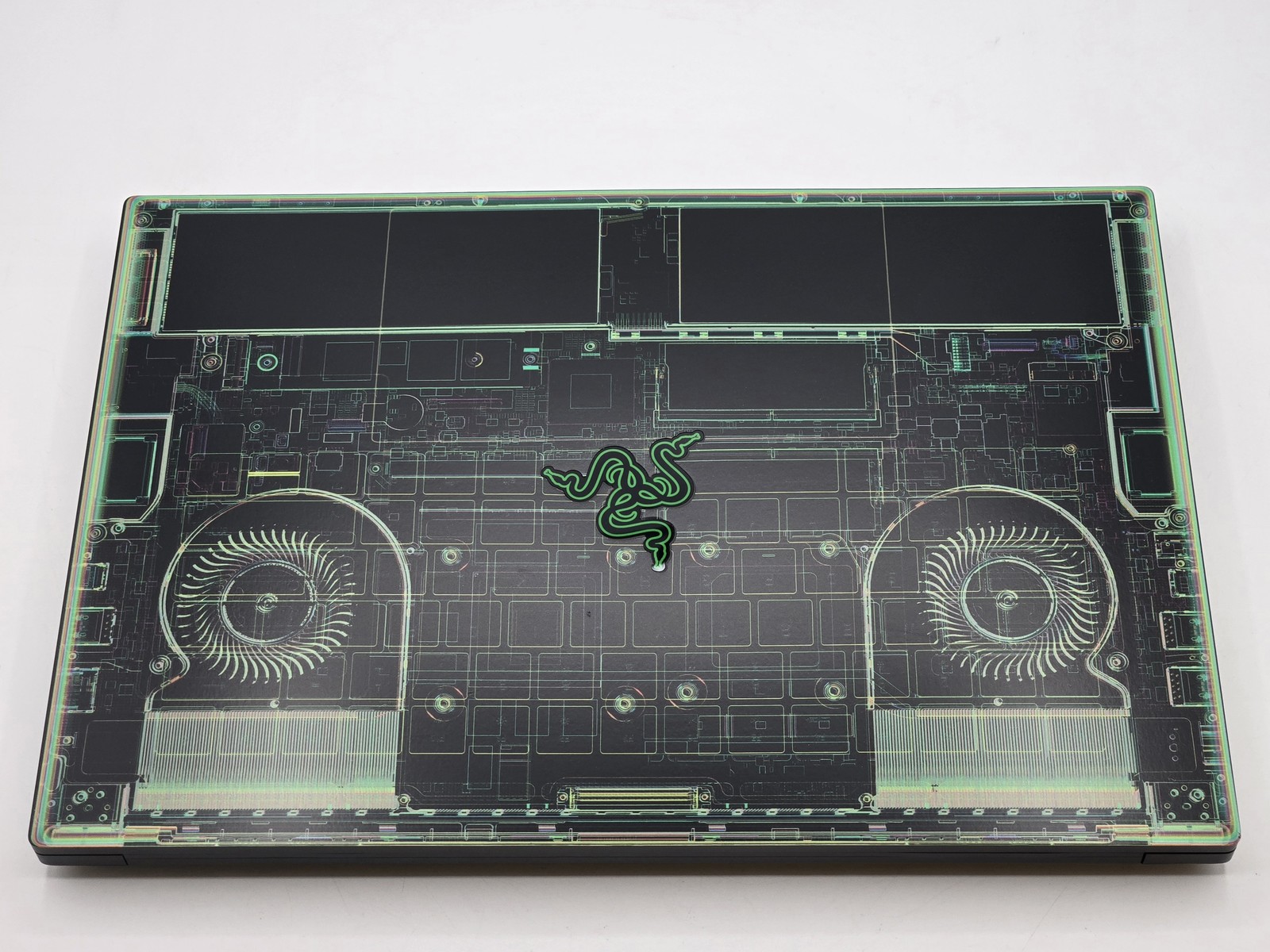 RAZER Blade 16” RZ09-0510x 16″ WQXGA I9-14900HX 1TB SSD 32GB W11 RTX 4080 240Hz