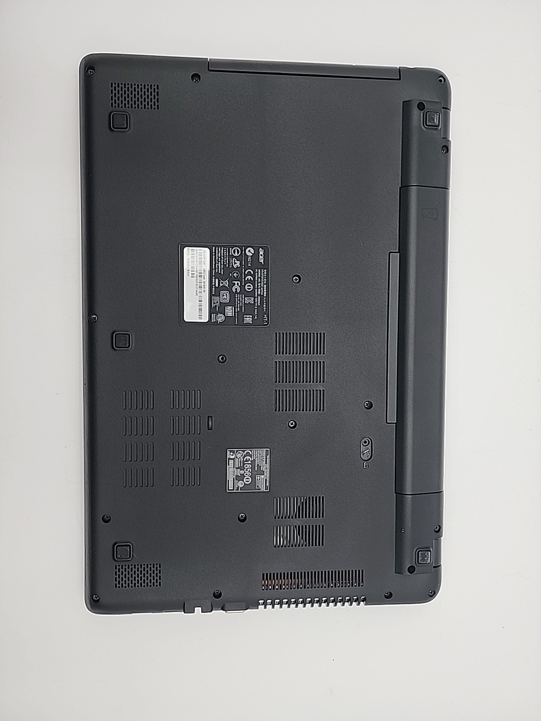 Acer Aspire V3-572P-326T 15.6″ Touch Laptop i3-5005U@2.00GHz 8GB RAM 300GB SSD