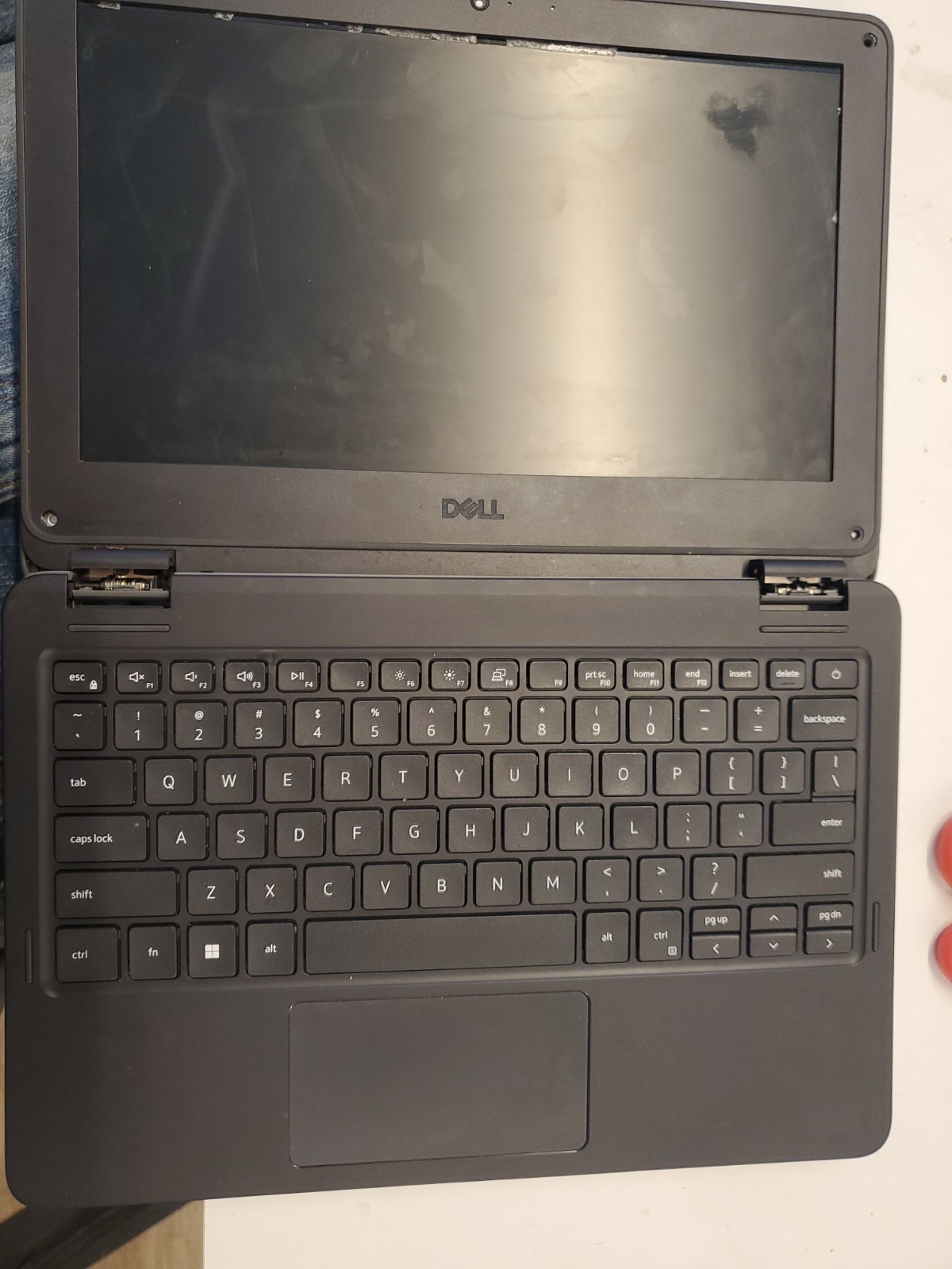 Dell Latitude 3120 11.6″ P32T001 – Damaged Lcd, NO Boot, NO Backlight