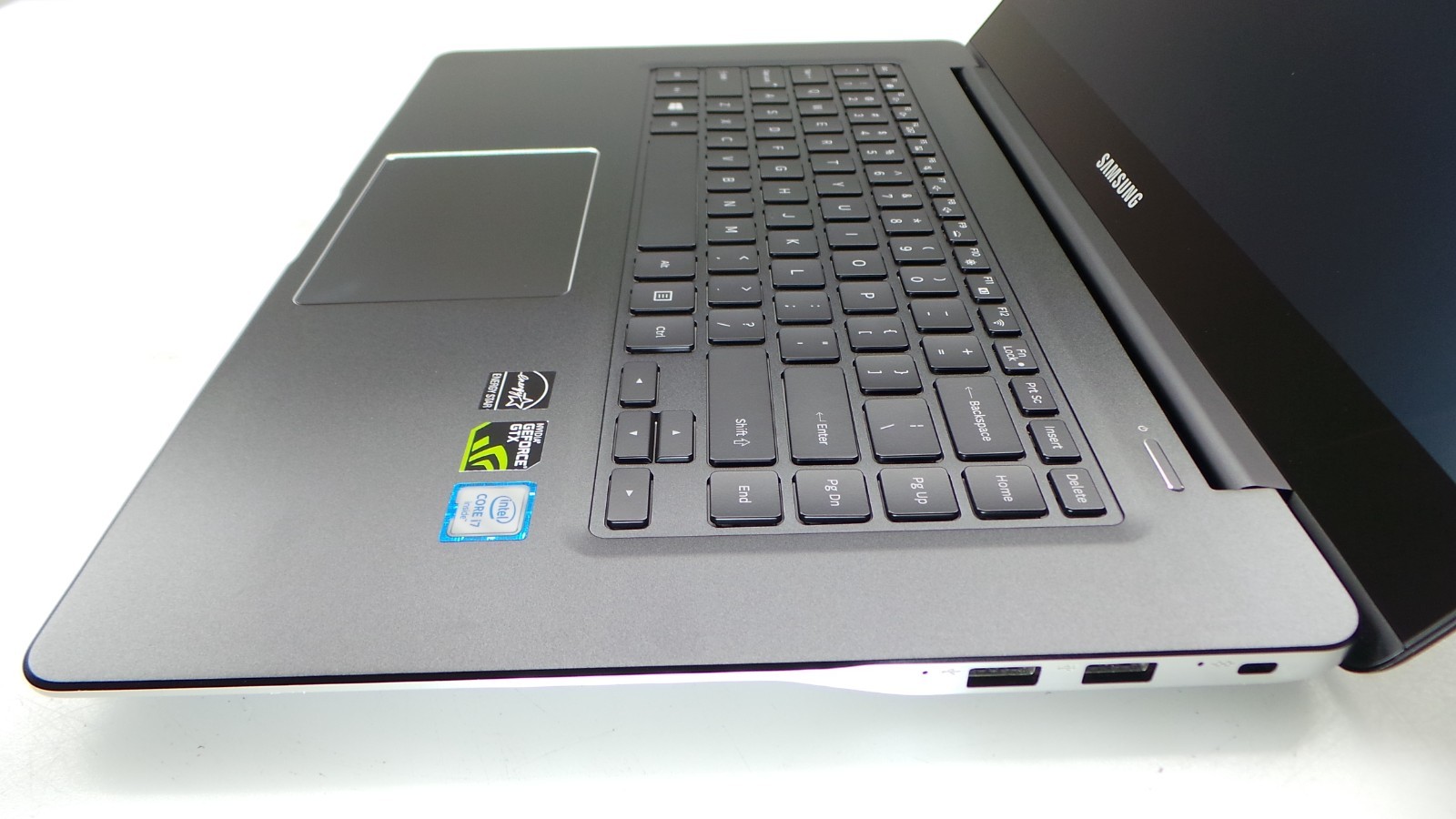 Samsung Notebook NP940Z5L | 15.6″ | i7-6700HQ | 8GB 256GB SSD | Touchscreen