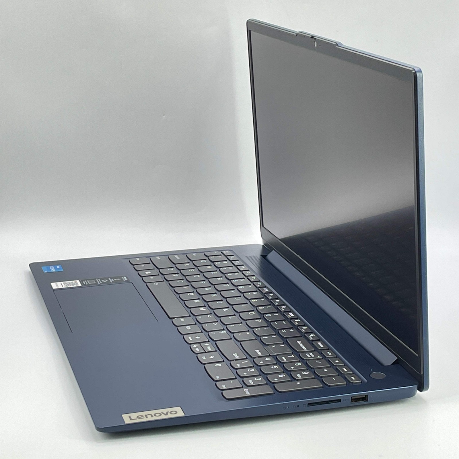 Lenovo IdeaPad Slim 3 15IRU8 15.6″ i3-1315U 1.2GHz 8GB RAM 512GB SSD