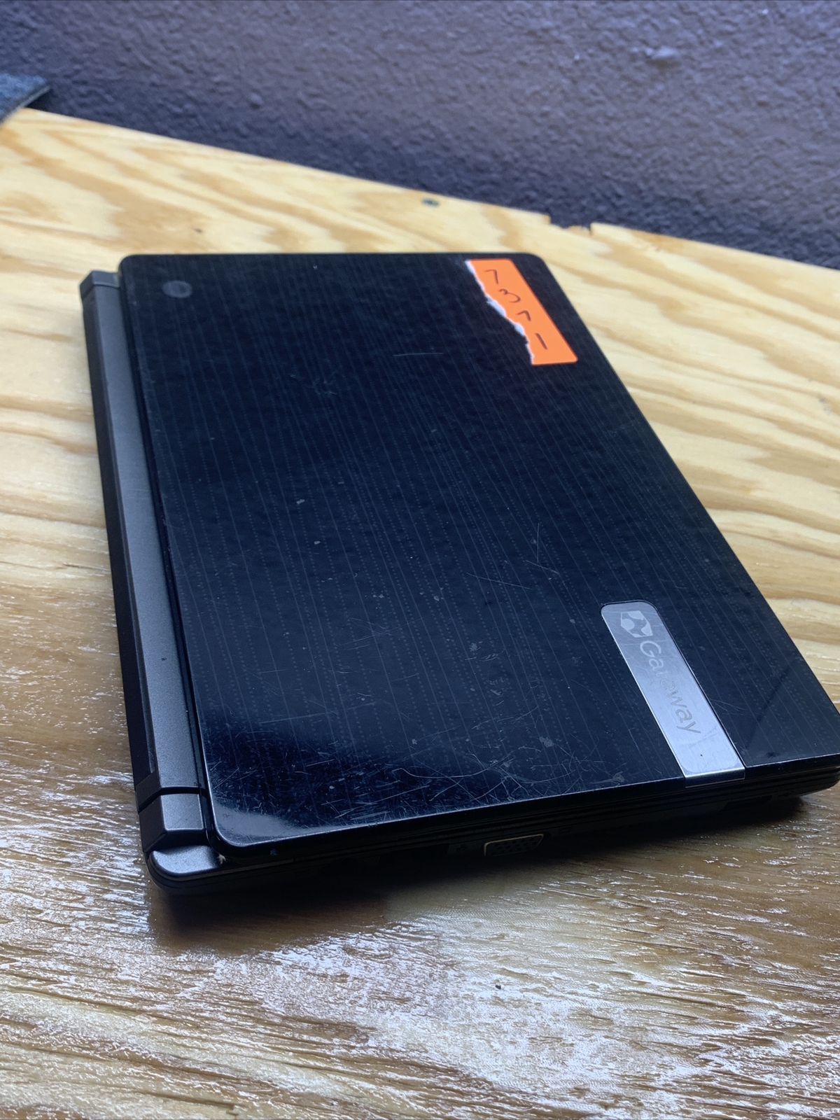 Gateway ZE6 LT2815u 10.1″ Netbook 1.66 GHz 320GB HDD 1GB RAM 16:9 1024 x 600 