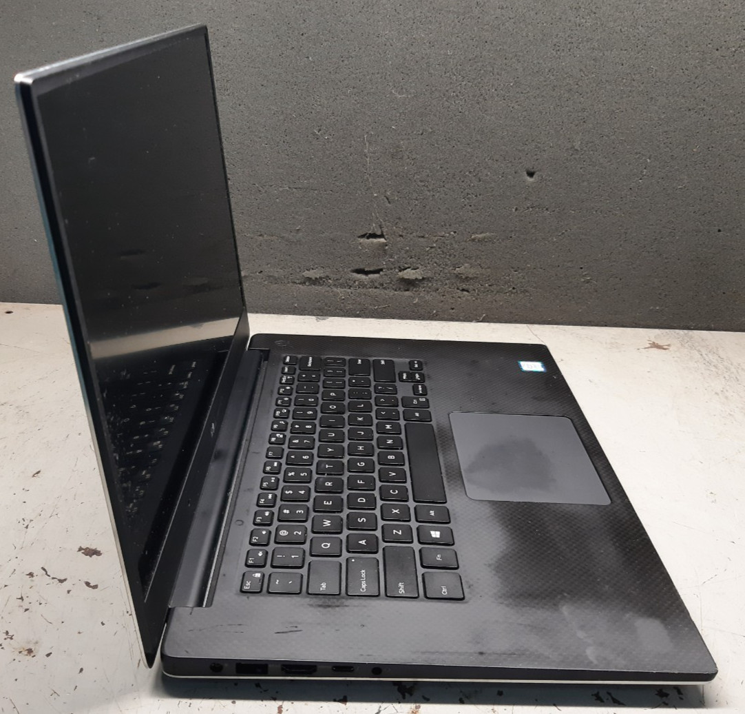 Dell Precision 5520 15.6″ i7-7820HQ 8GB RAM No SSD No OS