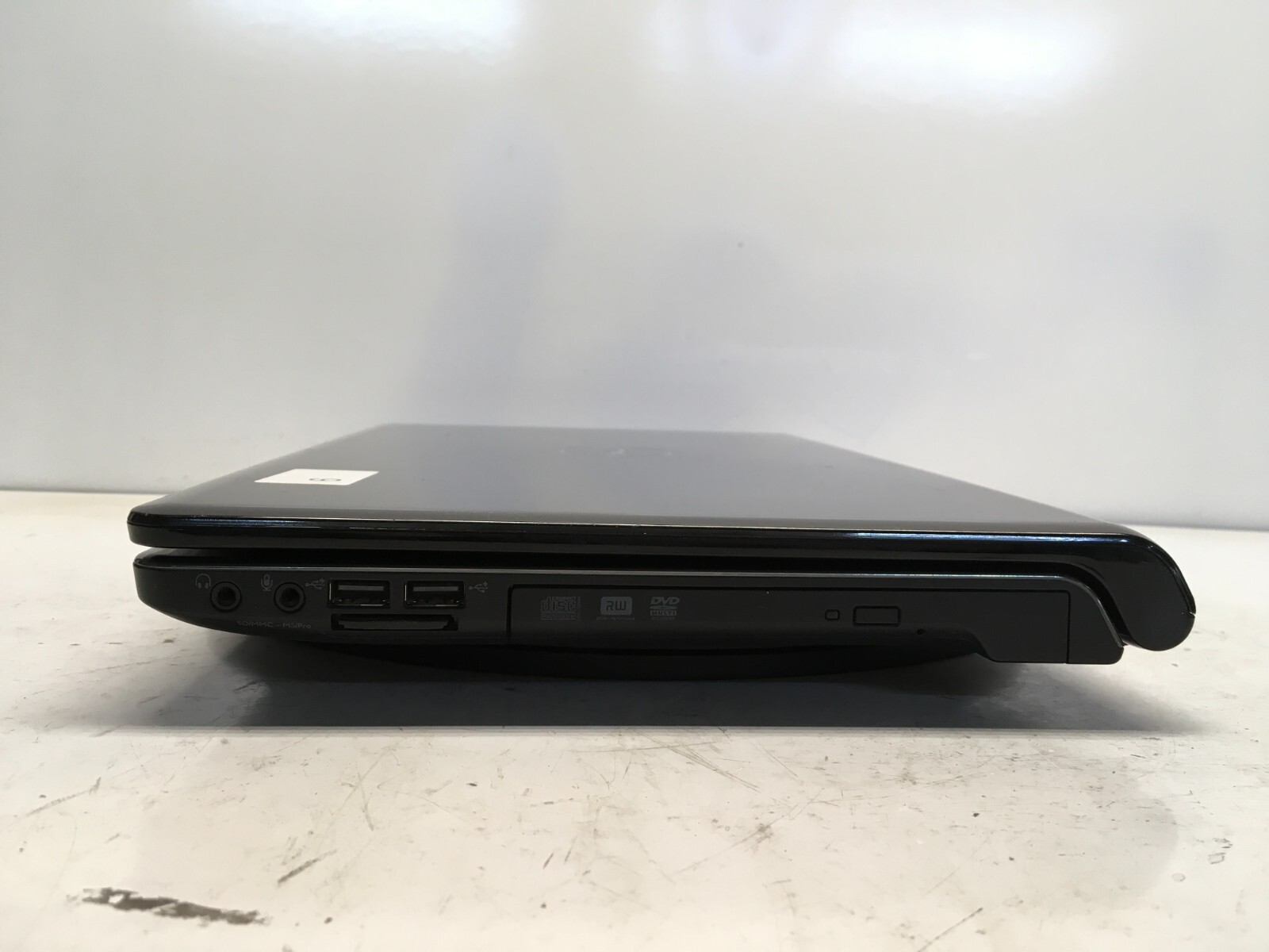 Dell Inspiron 1564 Intel i3-M330 2.13GHz 2 GB NO HDD No Batt