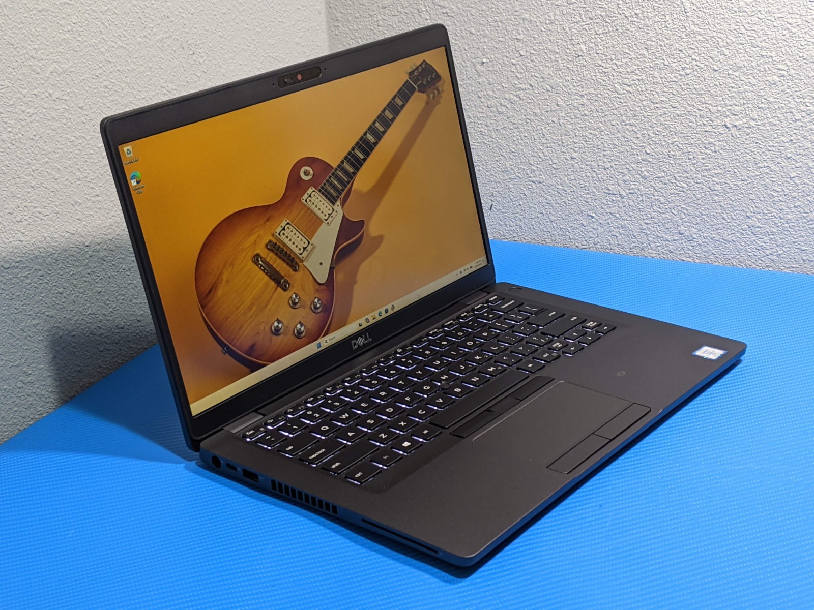 Dell Latitude 5400 14″ FHD Intel i7-8th Gen 1.9GHz 8GB 512GB Windows 11 Pro +PA