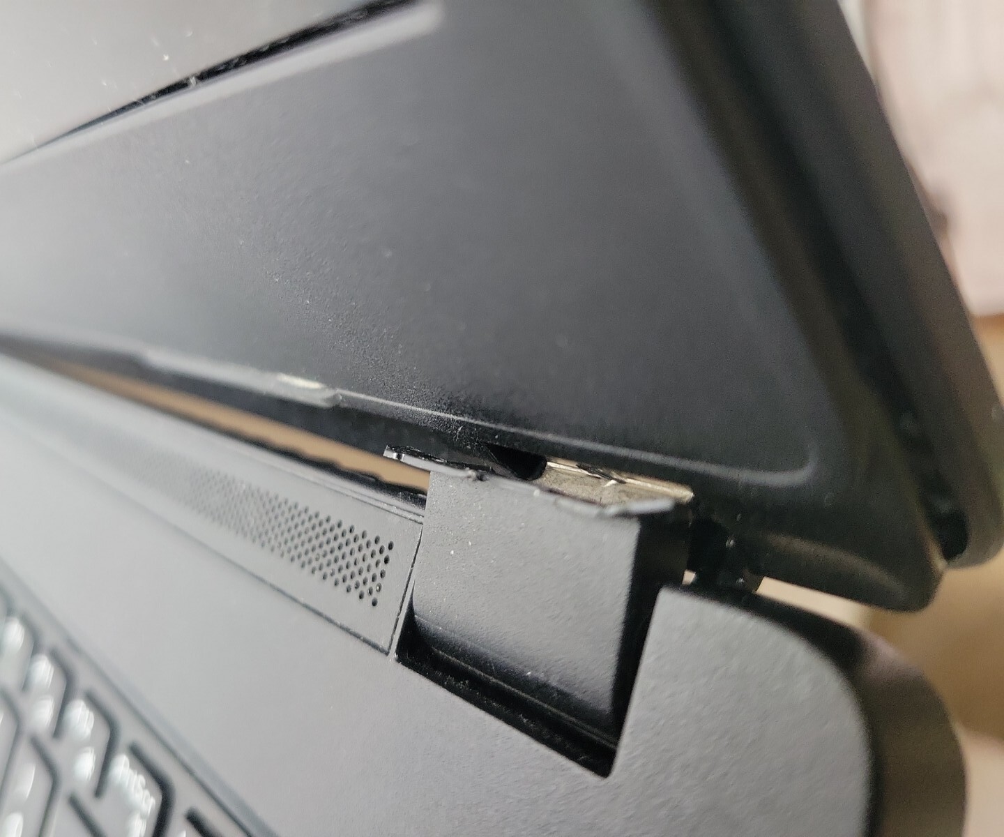 *Damaged Case* Dell Latitude 3480 Intel Celeron 3865U 1.80GHz **No HDD, RAM, AC
