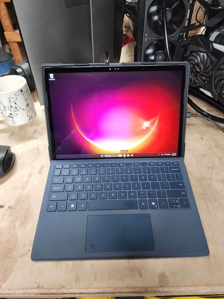 Dell latitude 7350 (512GB, 16GB, 164U) – Dell K21M Keyboard – 2 E2222H Monitors