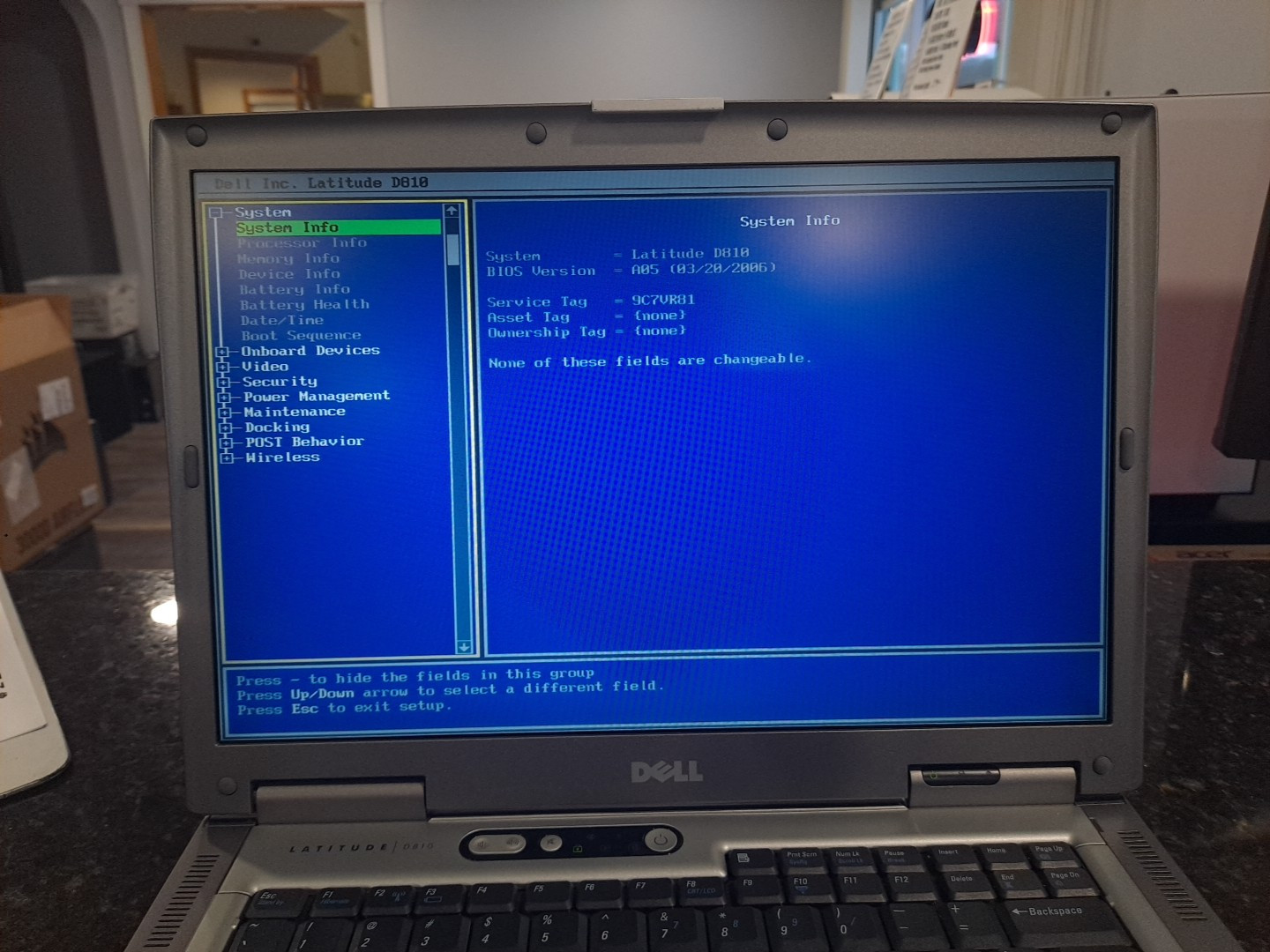 Dell Latitude D810 15″ Laptop Intel Pentium -BOOTS TO BIOS
