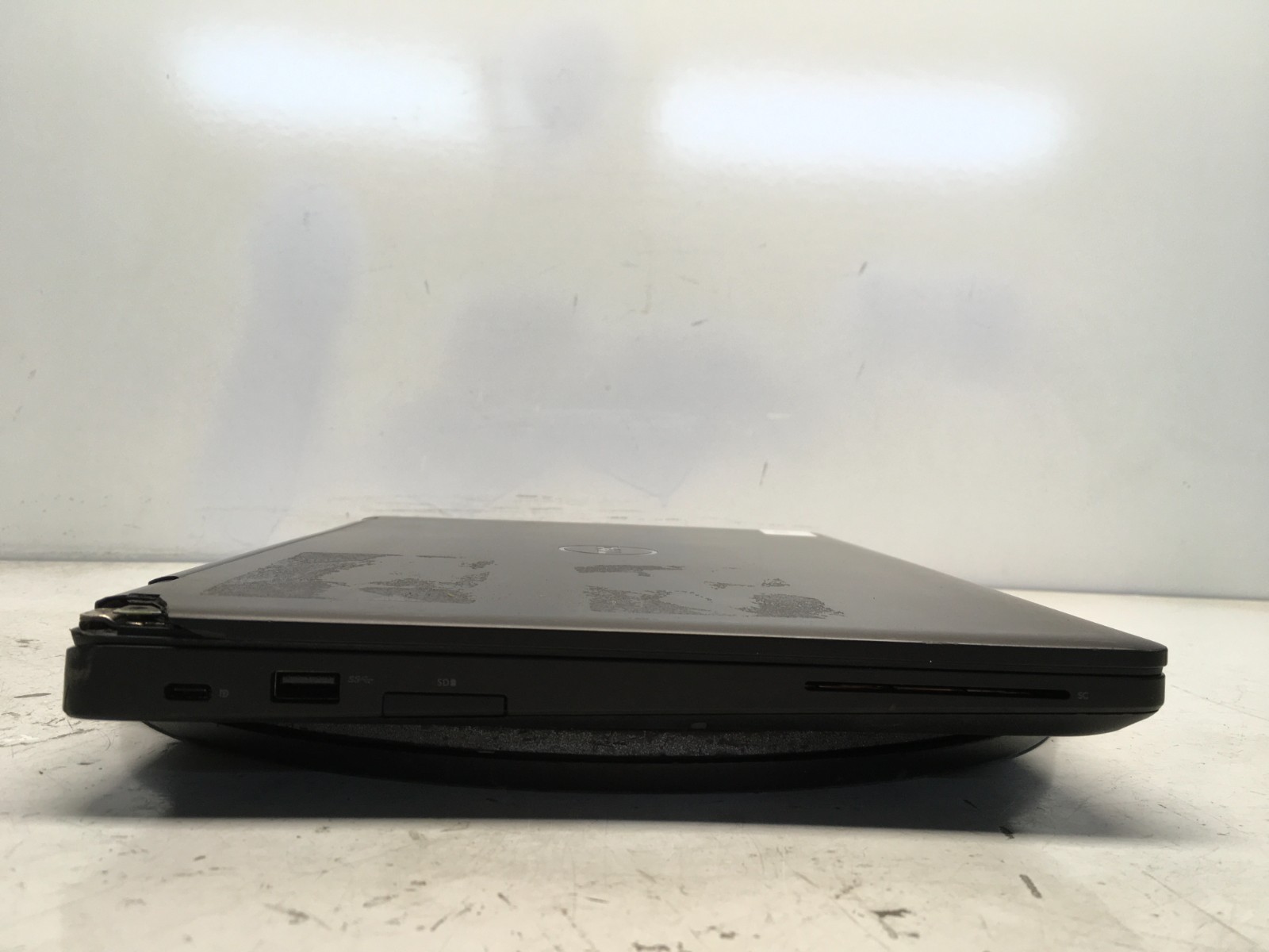 Dell Latitude 5480 Intel i7-7820HQ 2.9GHz 4 GB NO HDD