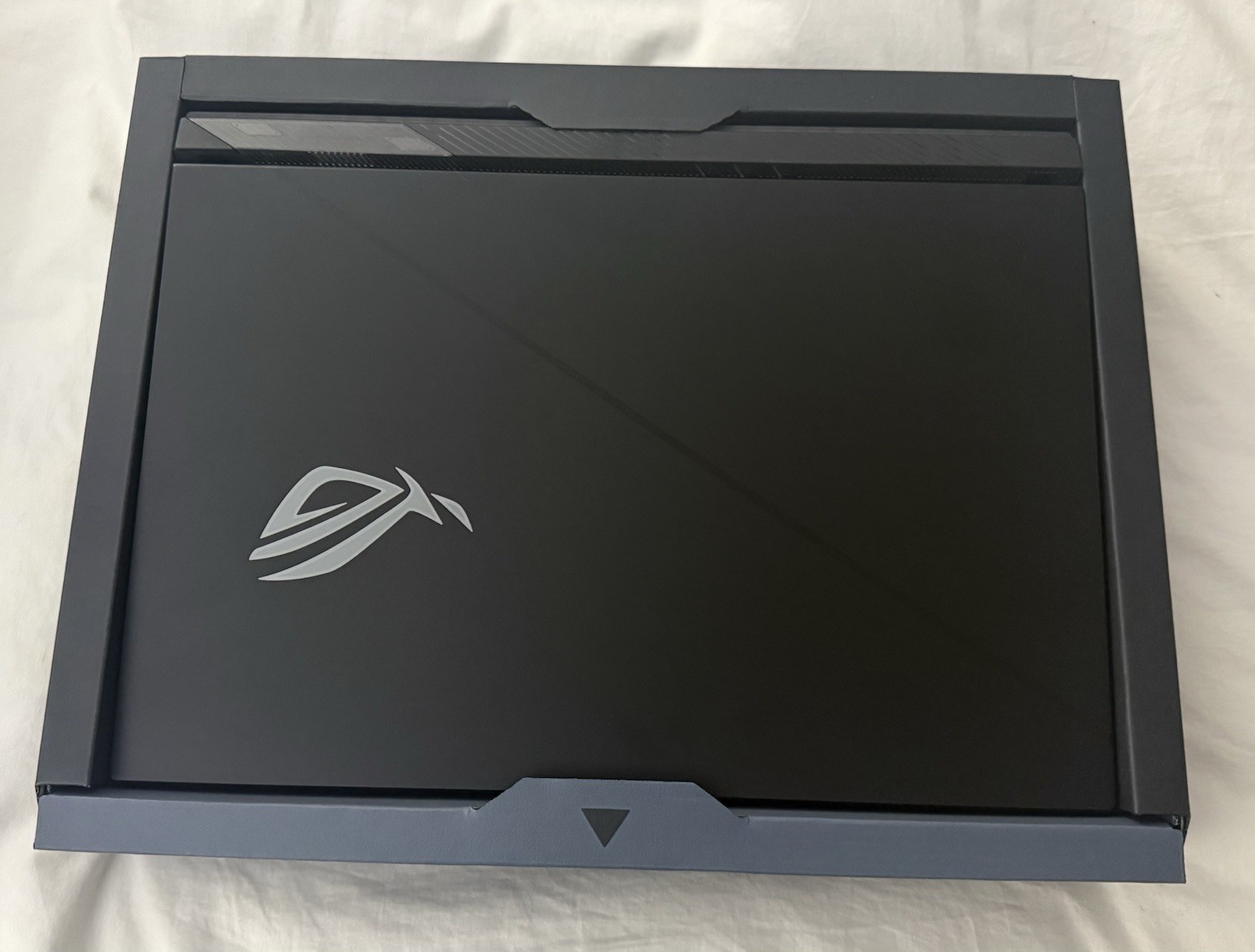 Asus ROG Strix Scar 18 G834JYR-XS98, Core i9 14900HX, RTX 4090, 64GB DDR5, 2TB
