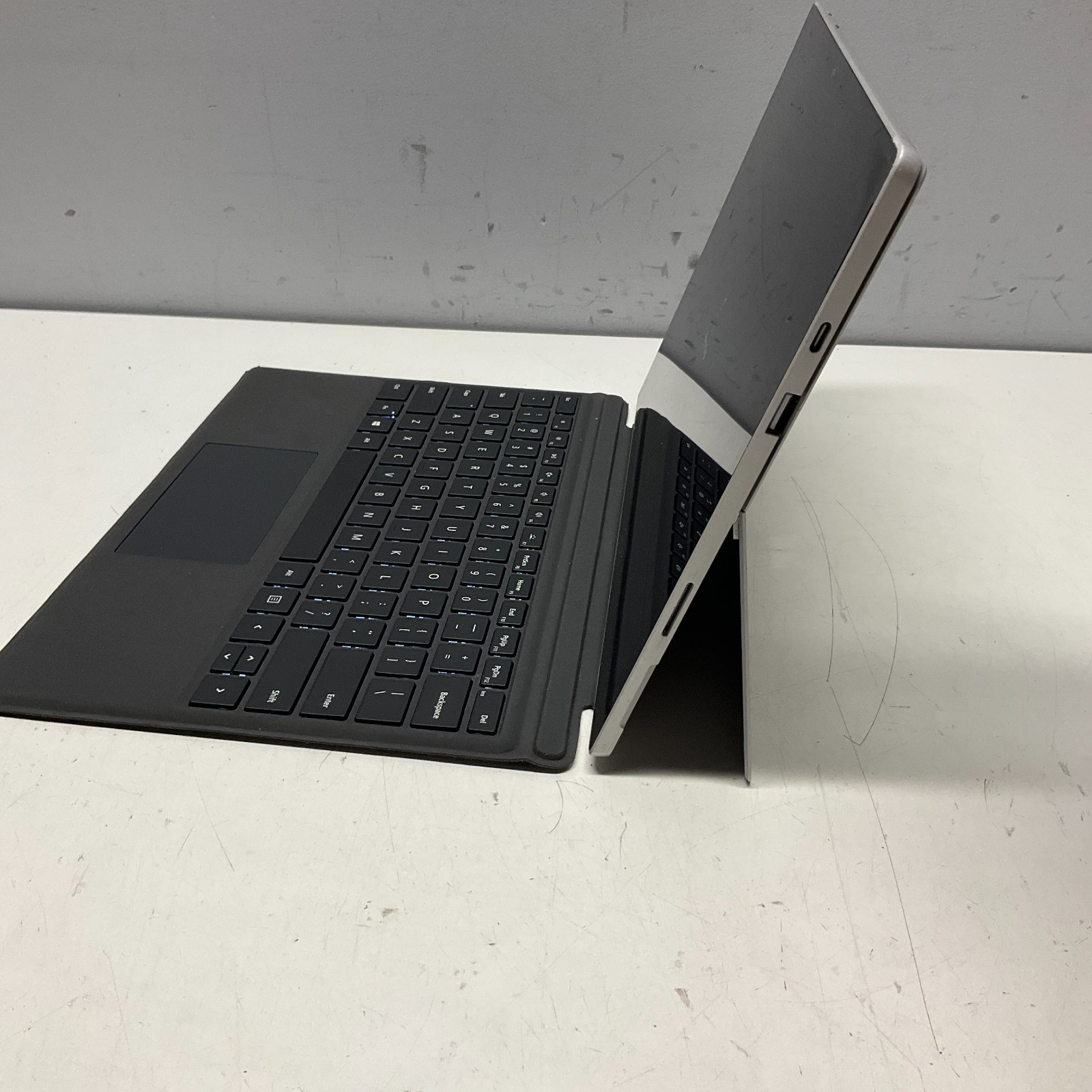 Microsoft Surface Pro 7 1866 12.3″ | 1.10GHz i5-1035G4 8GB 256GB SSD Win 11 Pro