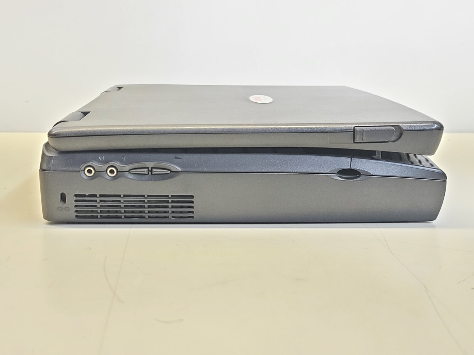 Compaq Armada 1700 Pentium II 233MHz + 160MB + 4GB Windows 98 SE *READ* TESTED