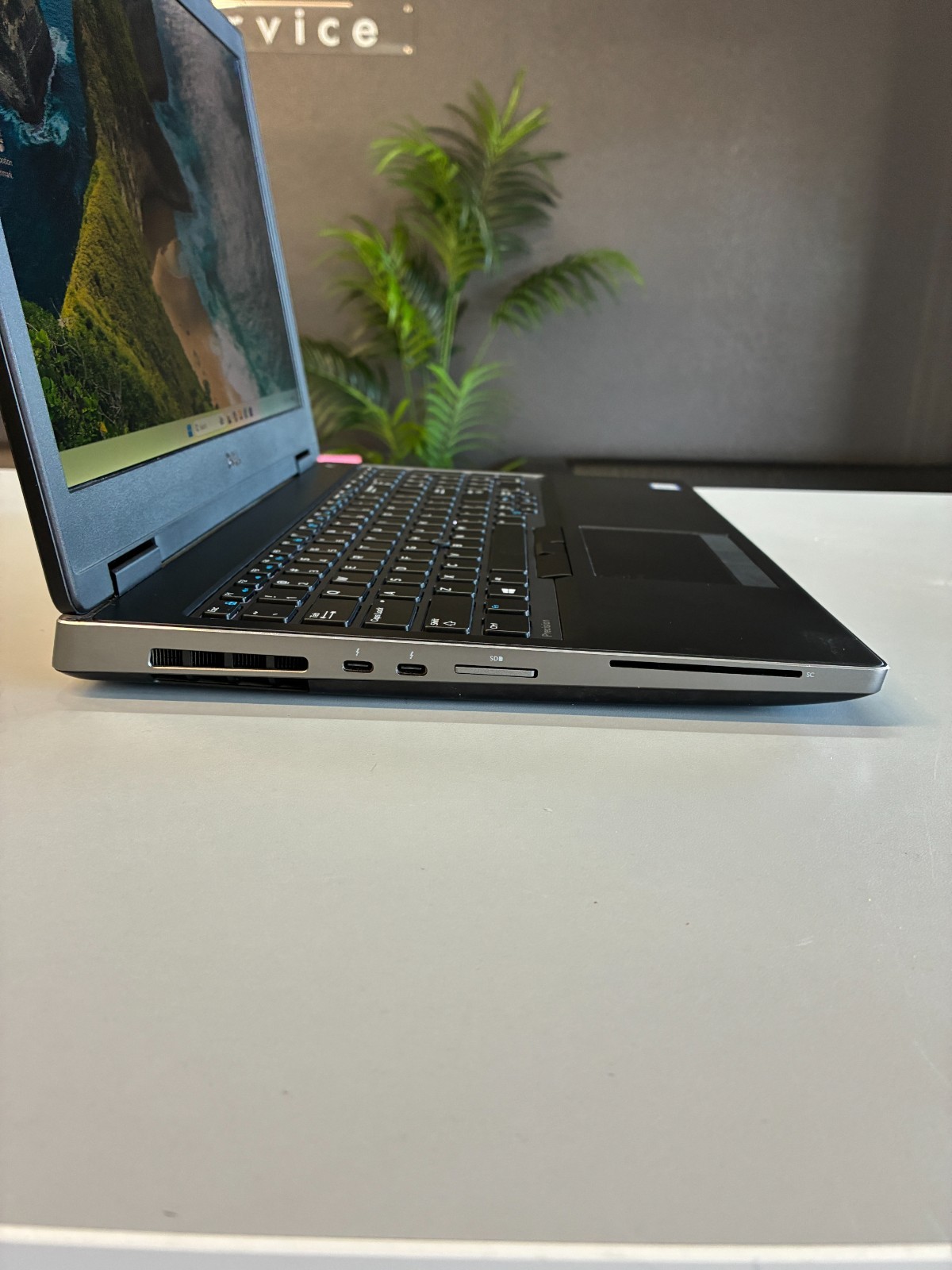 Dell Precision 7530: 15.6″ (4k) / i7-8850H / RAM 32Gb / Quadro P2000 / SSD 1Tb