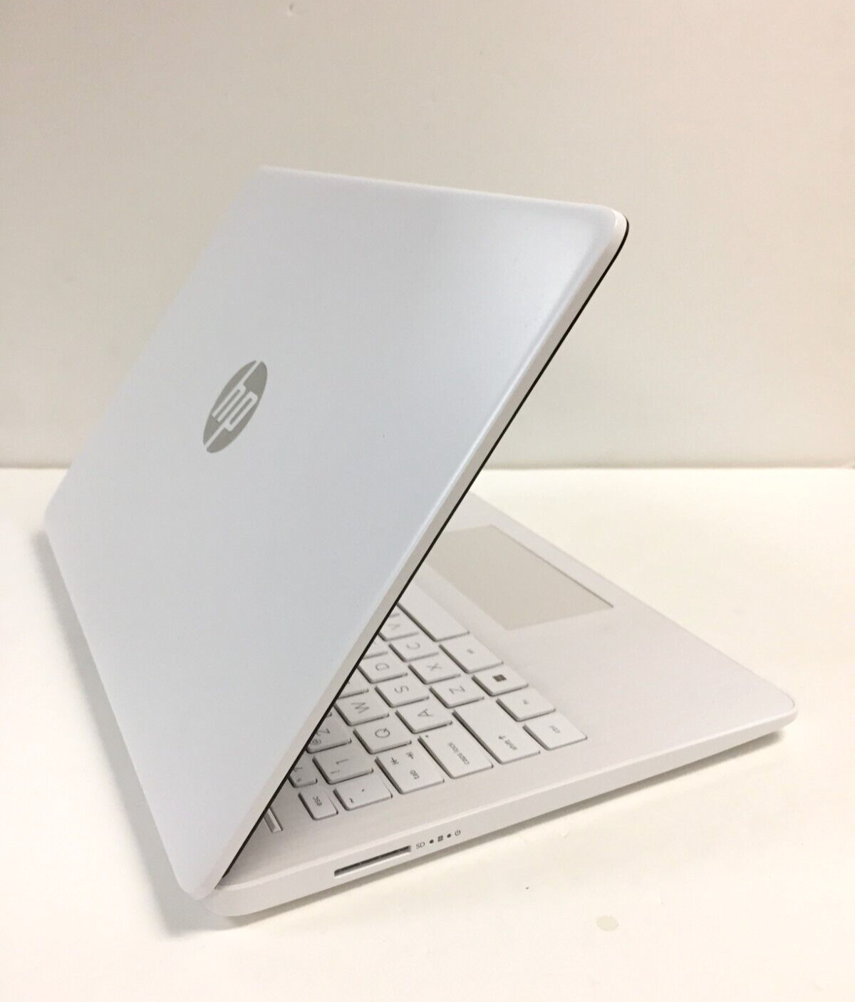 HP 14-dq0052dx 14″ HD Non-Touch Laptop/N4120/4GB Ram/64GB Emmc/Win 11 H, white