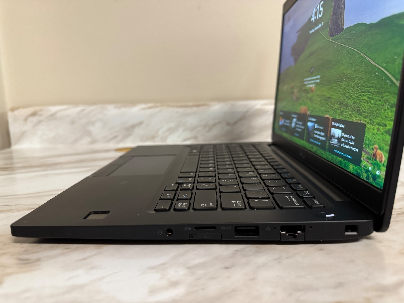 Dell Latitude 7390 14″ Laptop – i7 – 256GB NVME SSD 16GB Ram New Battery W11 Pro