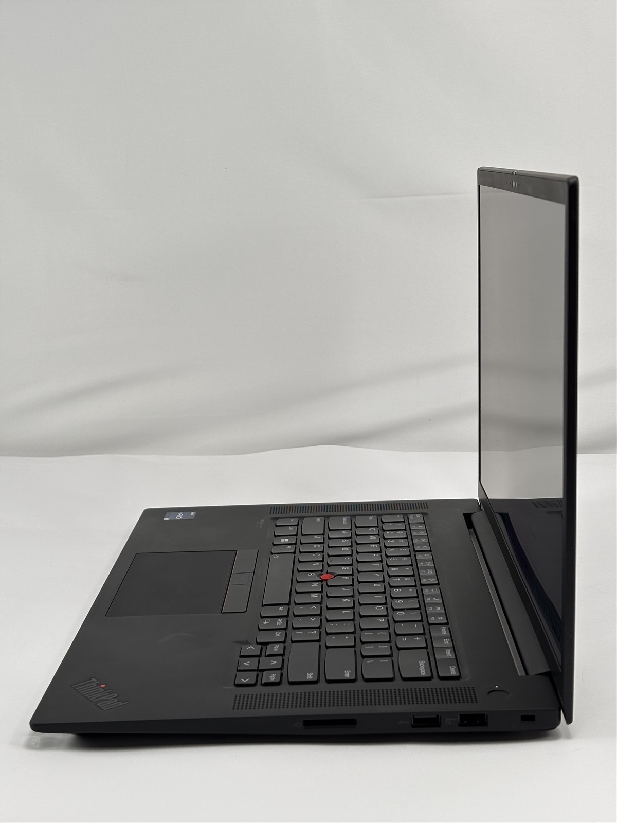 Lenovo ThinkPad P1 16″ Touchscreen Gen 6 i7-13800H 16GB 512 GB SSD FHD RTX A1000