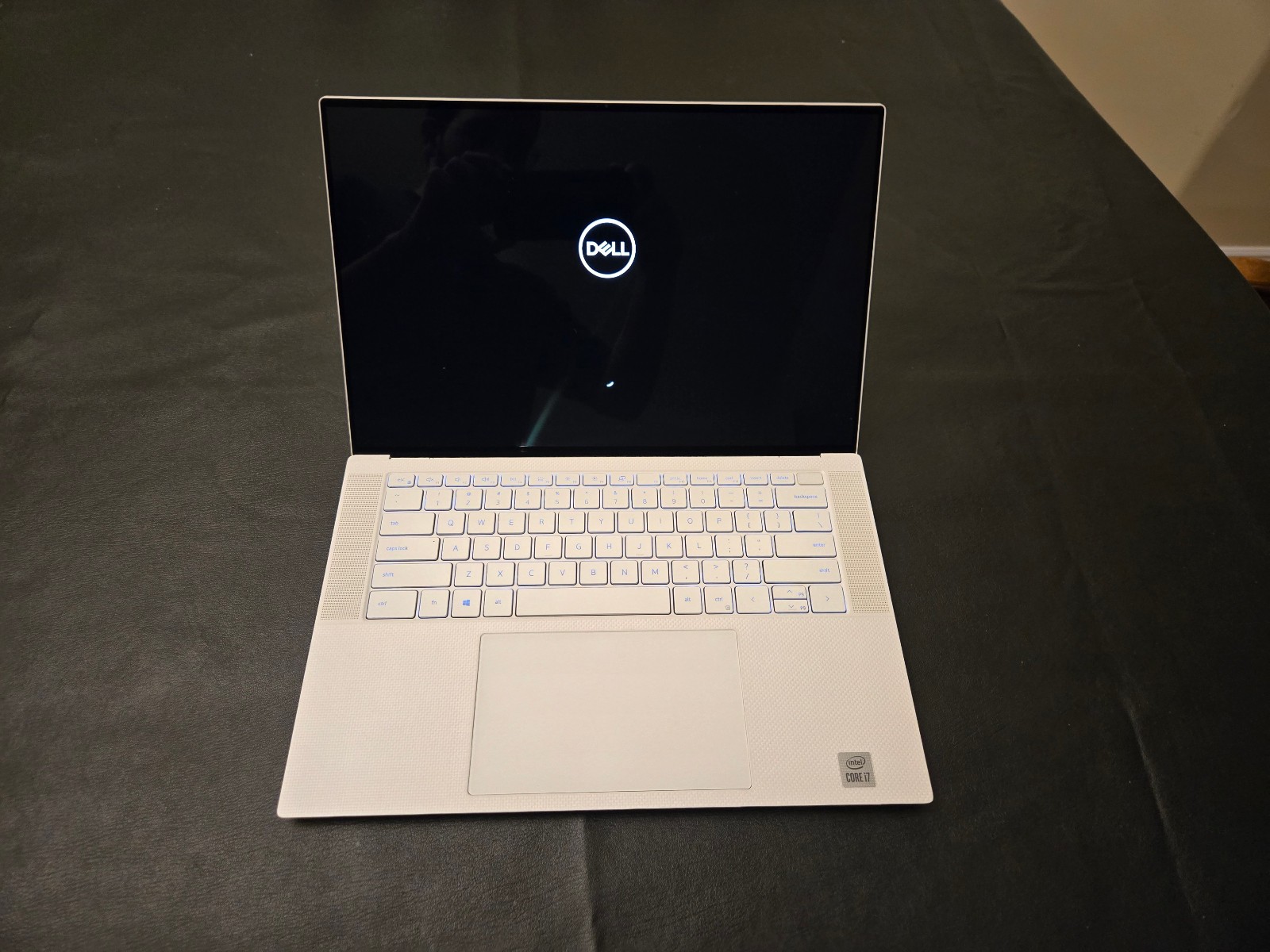 Dell XPS 15 9500 – 4K : i7-10875H (8c/16th) : 32gb RAM : 1TB SSD : GTX 1650ti