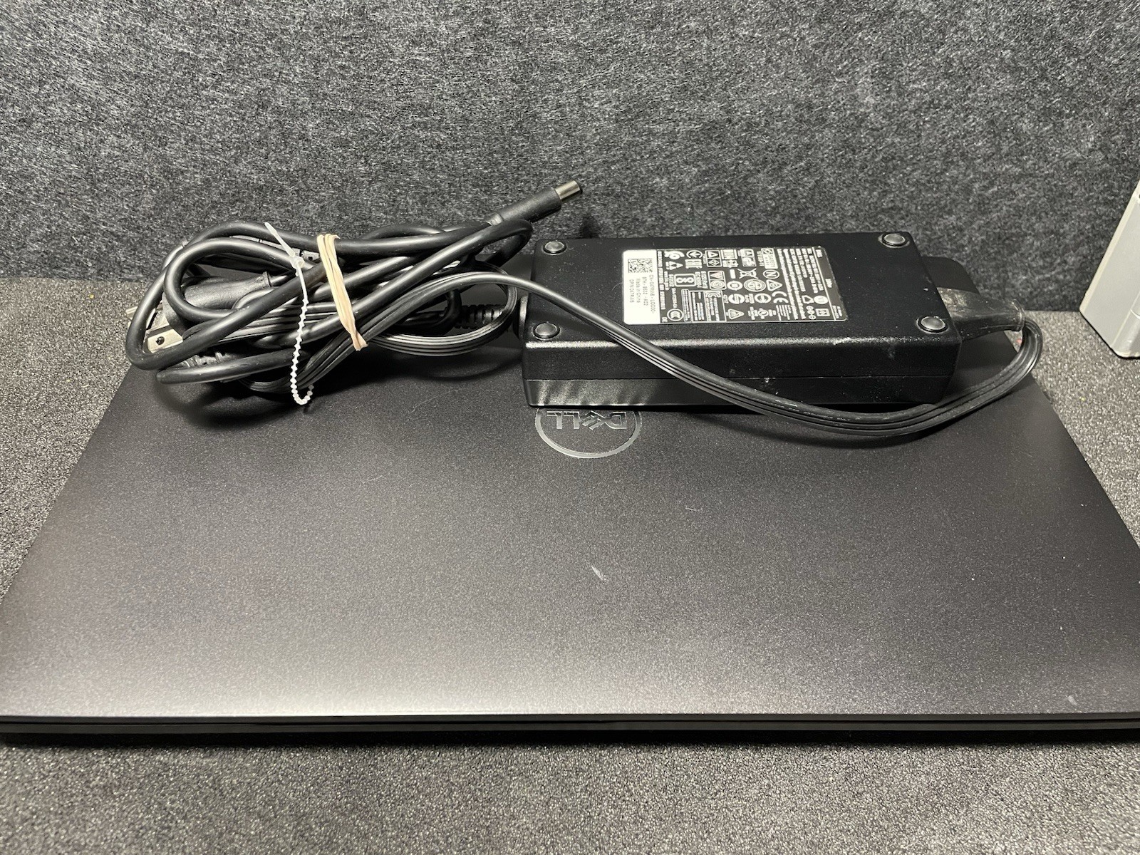 Dell Latitude 5510 15″ Intel Core i7-9850H 512GB SSD 8GB RAM WINDOWS 10 LAPTOP