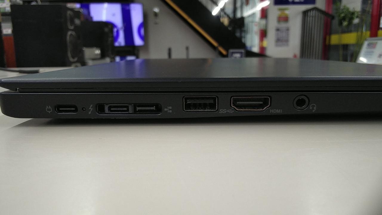 Lenovo ThinkPad X280 Laptop 13.9-inch 1.13kg MIL Durable Used Japan Genuine