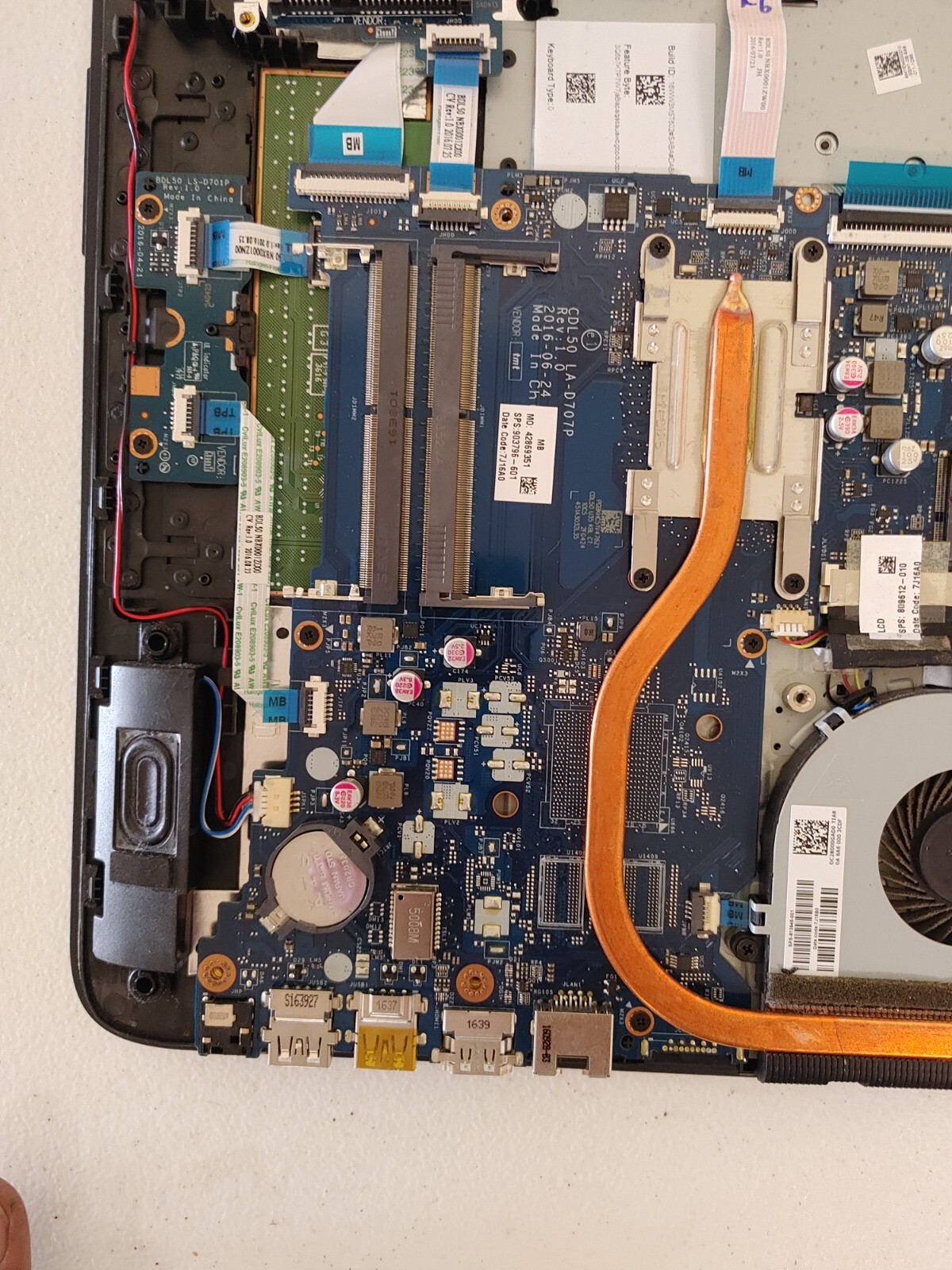 HP Notebook Core i3-7100U@ 2.40GHz, NO RAM , NO HD for parts