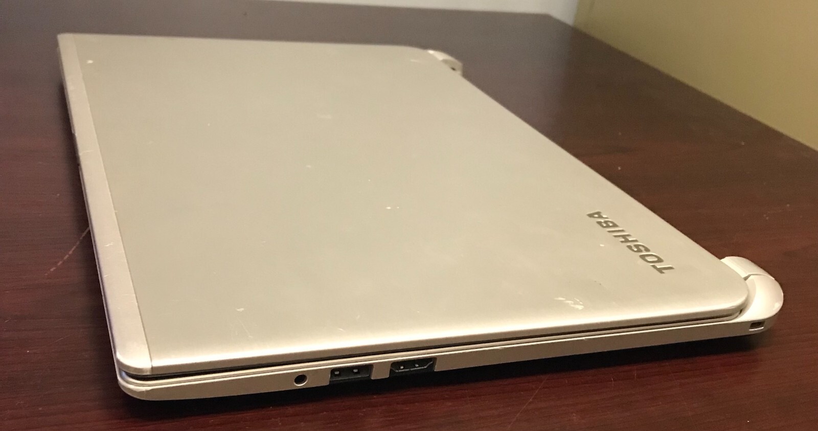 Toshiba Satellite E45-B4200 ( only for parts )