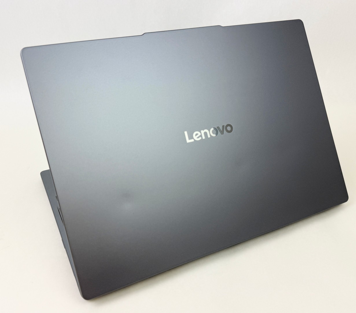Lenovo IdeaPad Slim 3 15Q8X10 15.3″ WUXGA Touch Snapdragon X 16GB 1TB W11H Dents