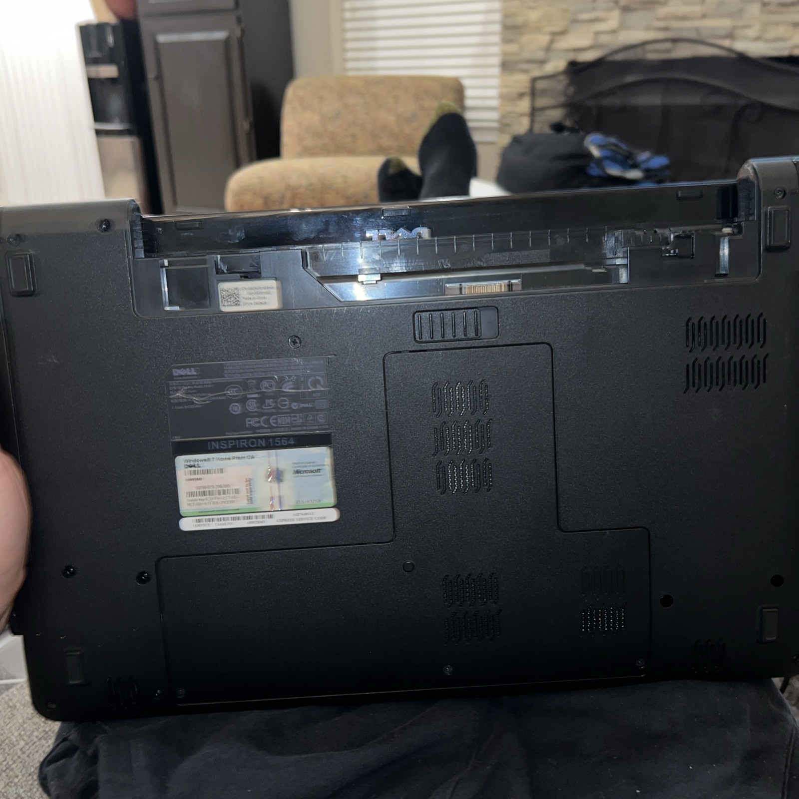 Dell inspiron 1564 laptop Needs battery *Untested*