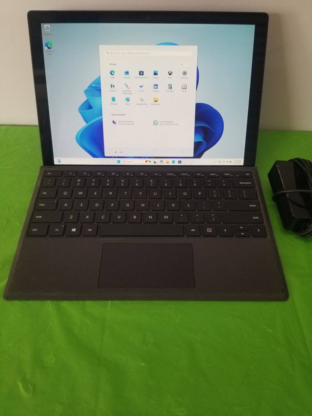 Microsoft Surface Pro 6 1796 i7-8650U 1.9GHz 256GB SSD 8GB DDR3 Black GOOD