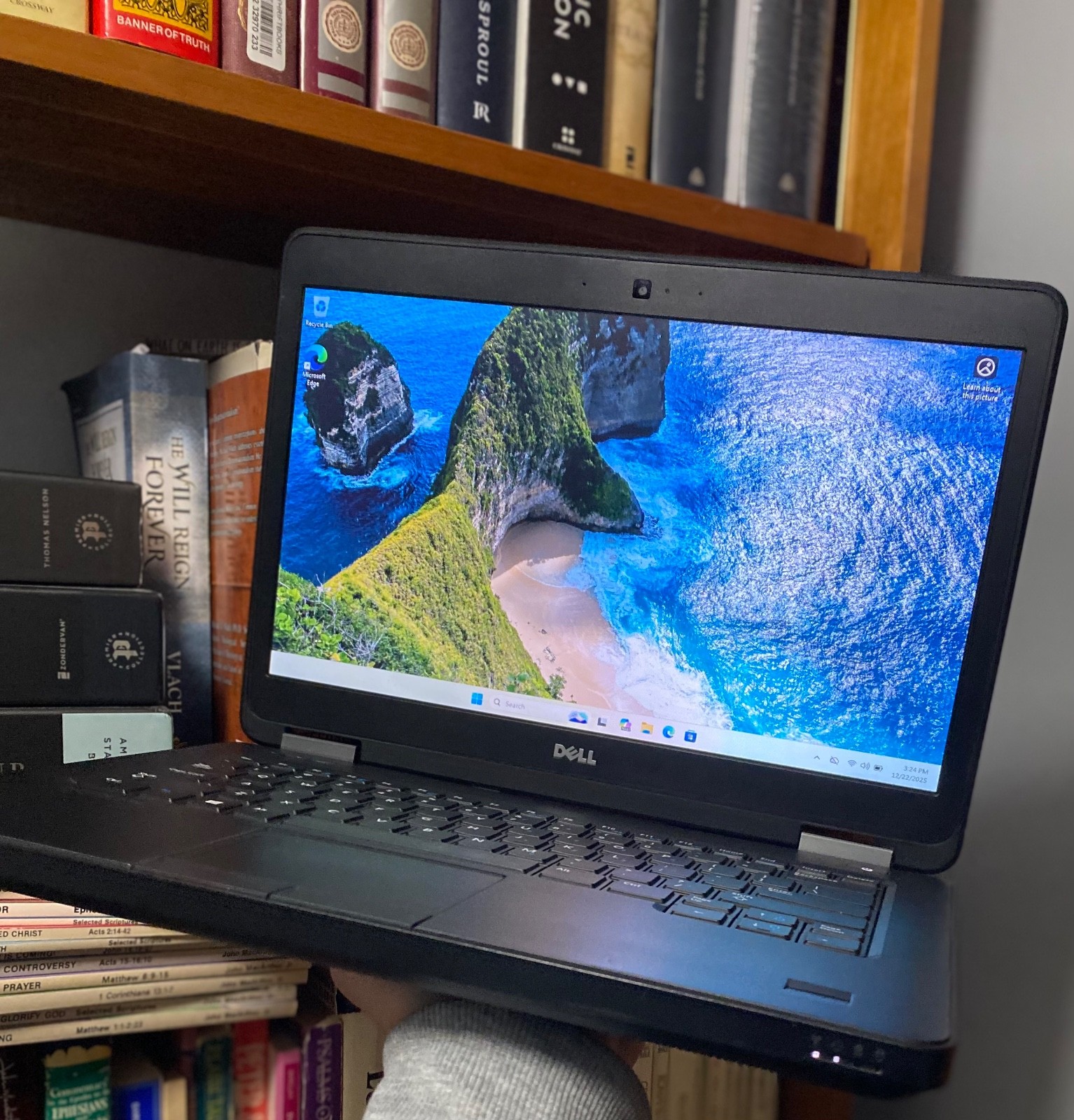 Windows 10 HP Laptops! 6715b AMD 2.0GHz 4GB RAM SSD FREE InPods 12 Earbuds!