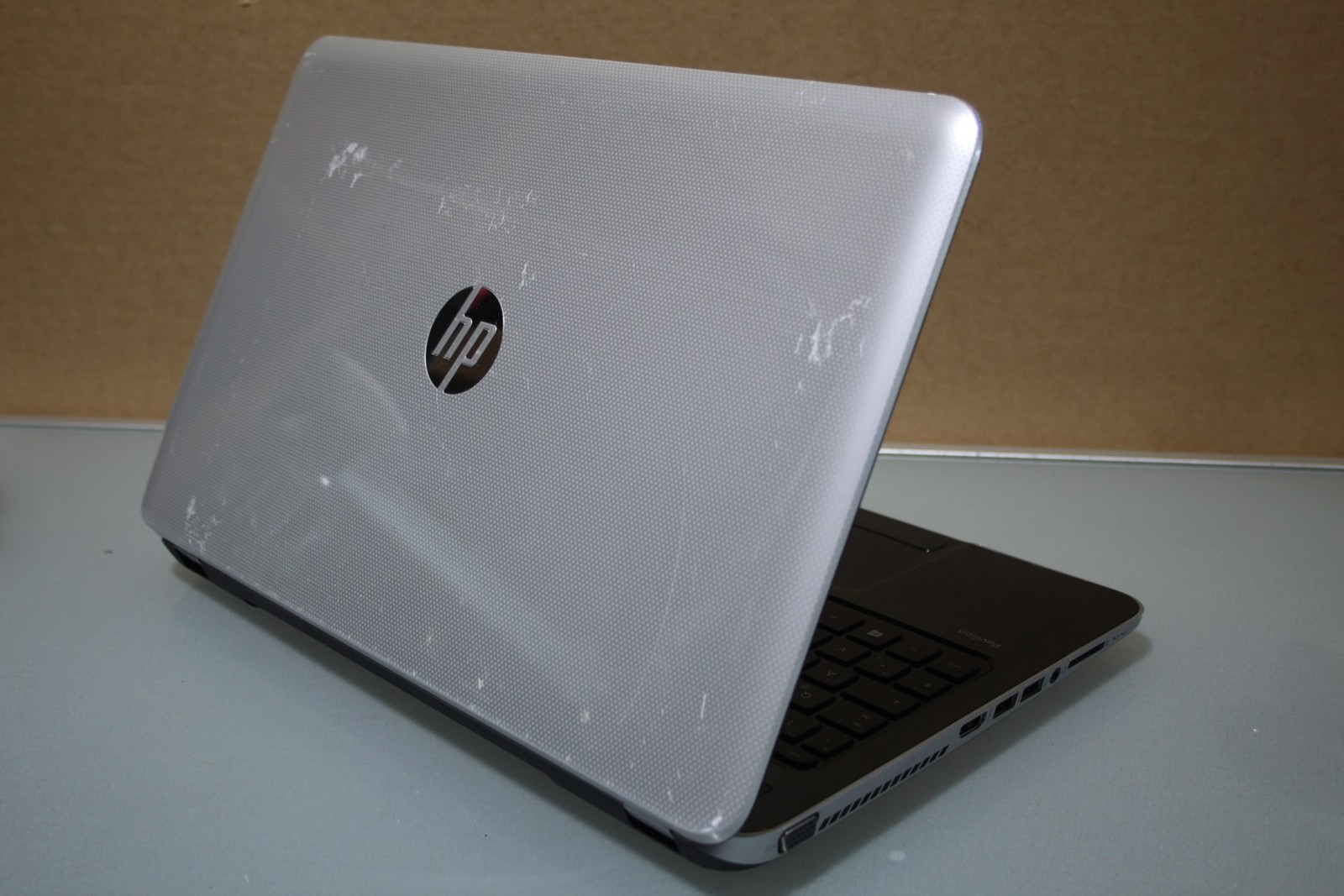 HP Pavilion TPN-0121 Notebook AMD A8 Raedon Faulty!