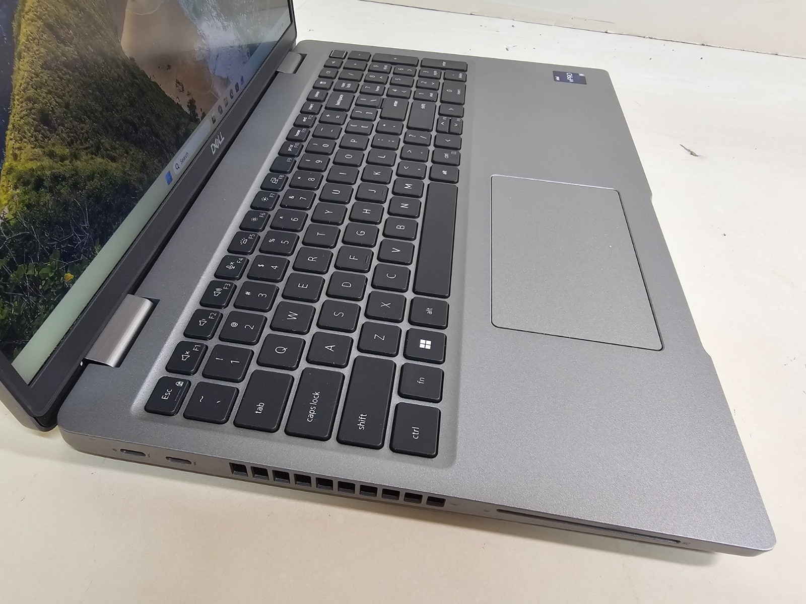 Dell Latitude 5530 Laptop – i5-1235u 16GB 512GB SSD Cam 15.6″ Touchscreen – SP3