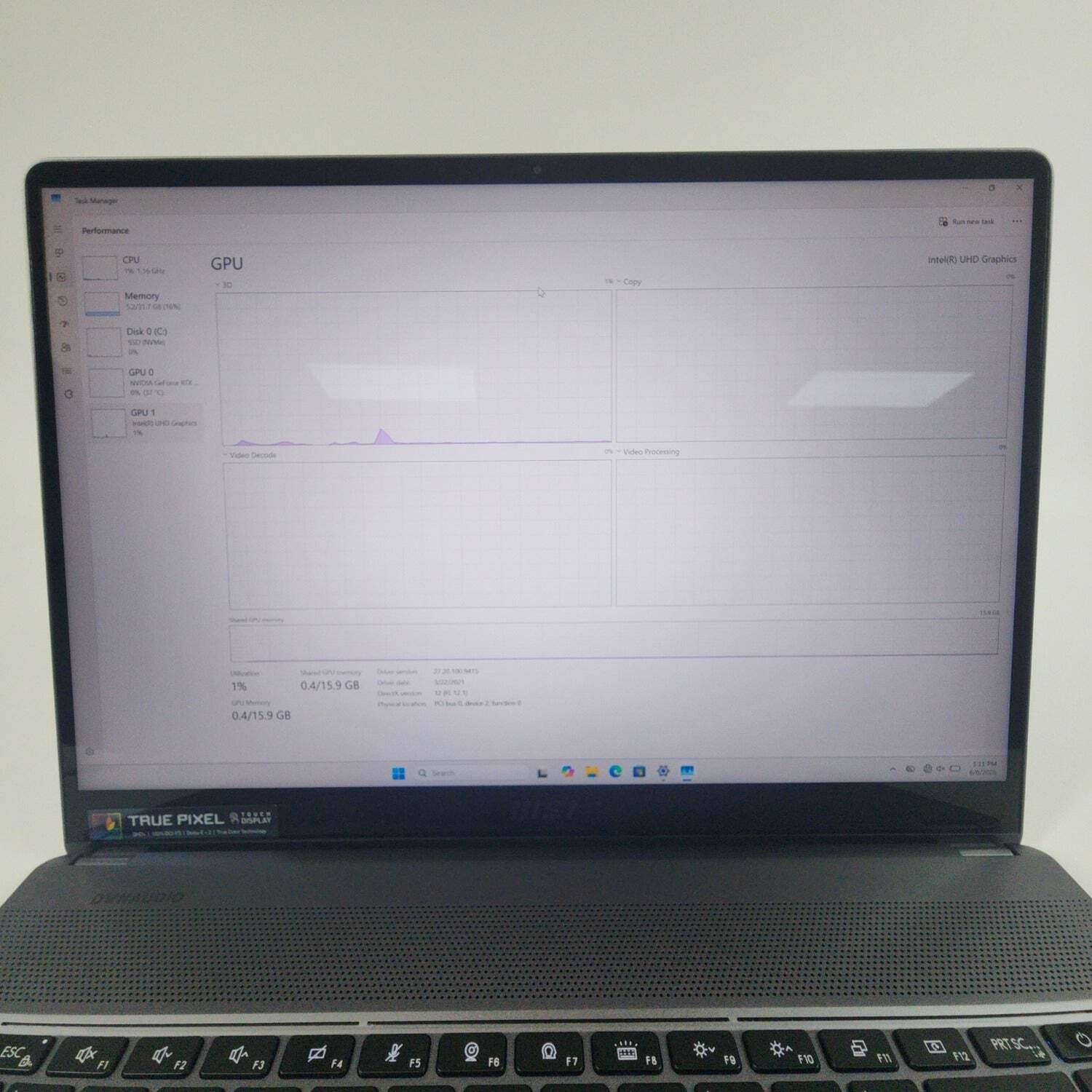 MSI Creator 16 AI Studio A11UE 16″ i7-11800H 2.3GHz 32GB RAM 1TB SSD