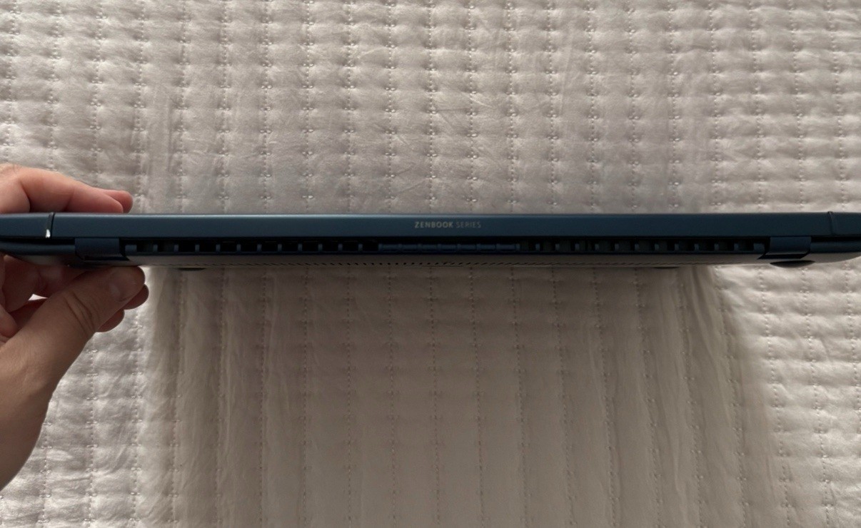 ASUS ZenBook 14 UX434FLCi7-10510U MX250 16GB 1TB M.2 SSDScreen pad (2 Colors)