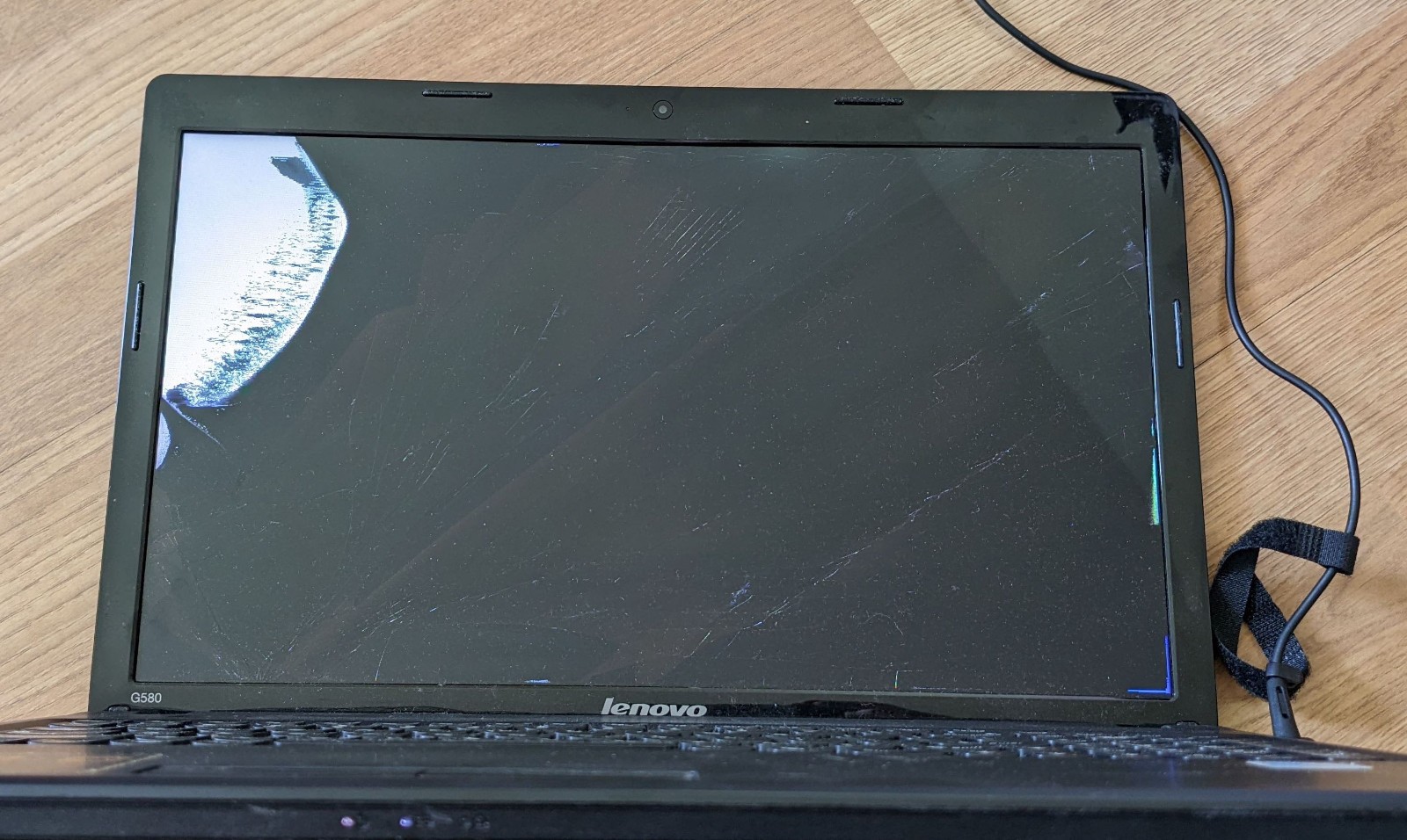 BROKEN SCREEN – Lenovo G580 15.6″ Intel Pentium Processor | For Parts