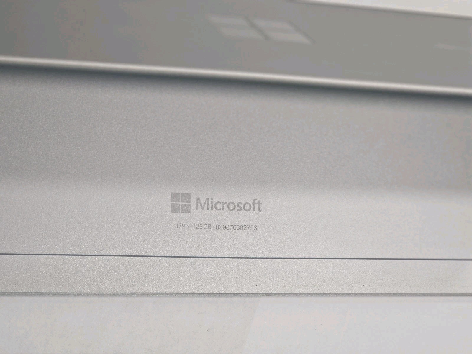 Microsoft Surface Pro 5 1796 12.3″ Core m3-7Y30 4GB RAM 128GB SSD