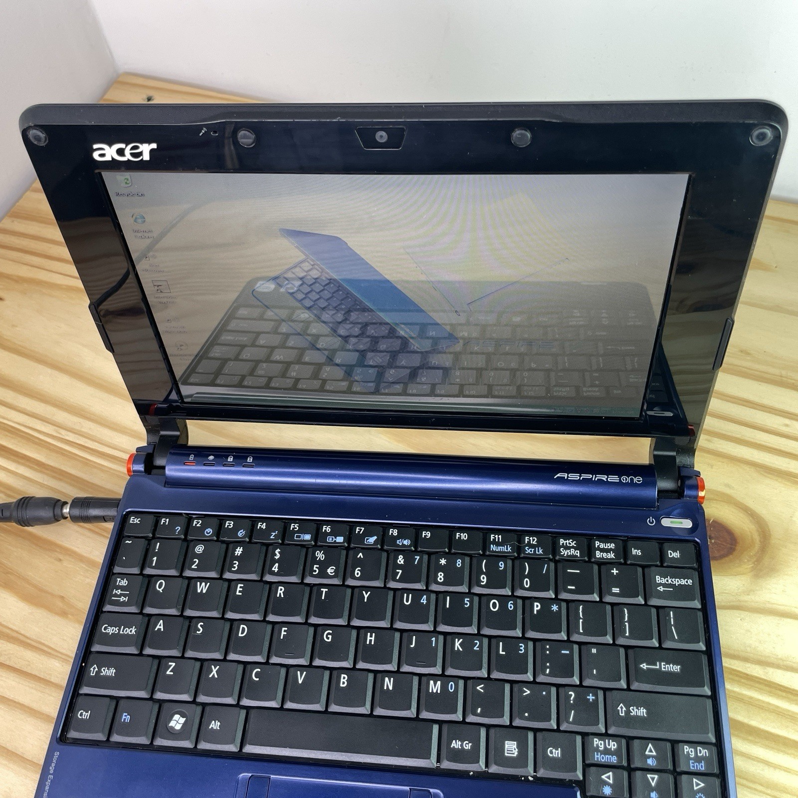 Acer Aspire One ZG5 Netbook 9” Intel Atom 1.6GHz 1GB Windows XP -No Charger