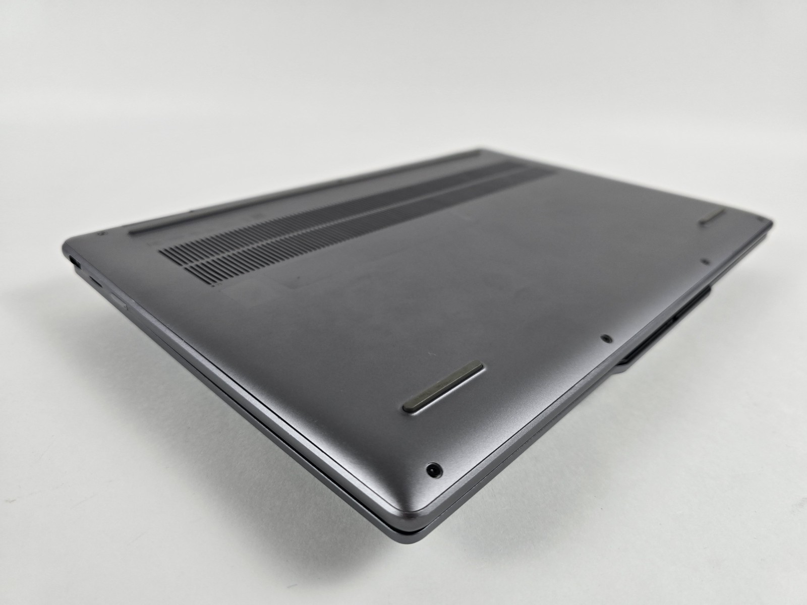 Lenovo Yoga 7 14″ WUXGA Touch 2-in-1 Ryzen 7 8840HS 16GB 1TB SSD – Used- READ