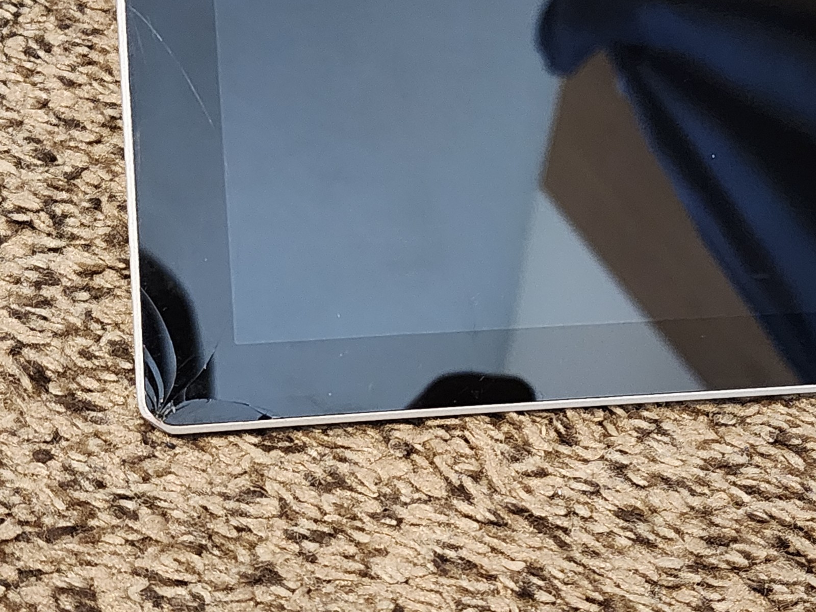 CRAiCKED SCREEN-TOUCH STILL WORKS-MISSING F7 KEY- Surface Pro 5 -WINDOWS 11