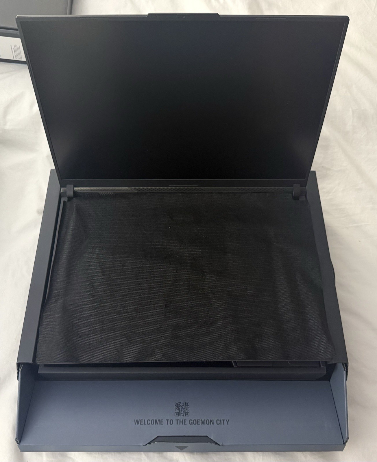 Asus ROG Strix Scar 18 G834JYR-XS98, Core i9 14900HX, RTX 4090, 64GB DDR5, 2TB