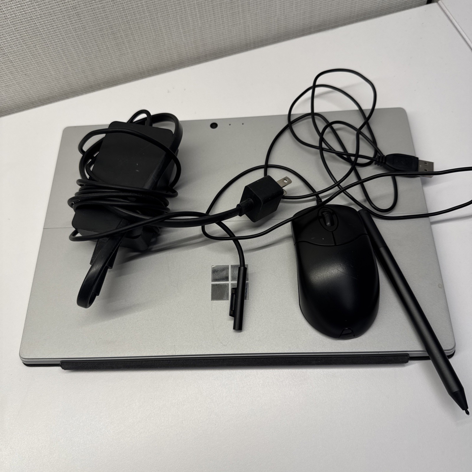 Microsoft Surface Pro 1796 i7 16GB RAM 512GB SSD + Keyboard + Pen + Mouse