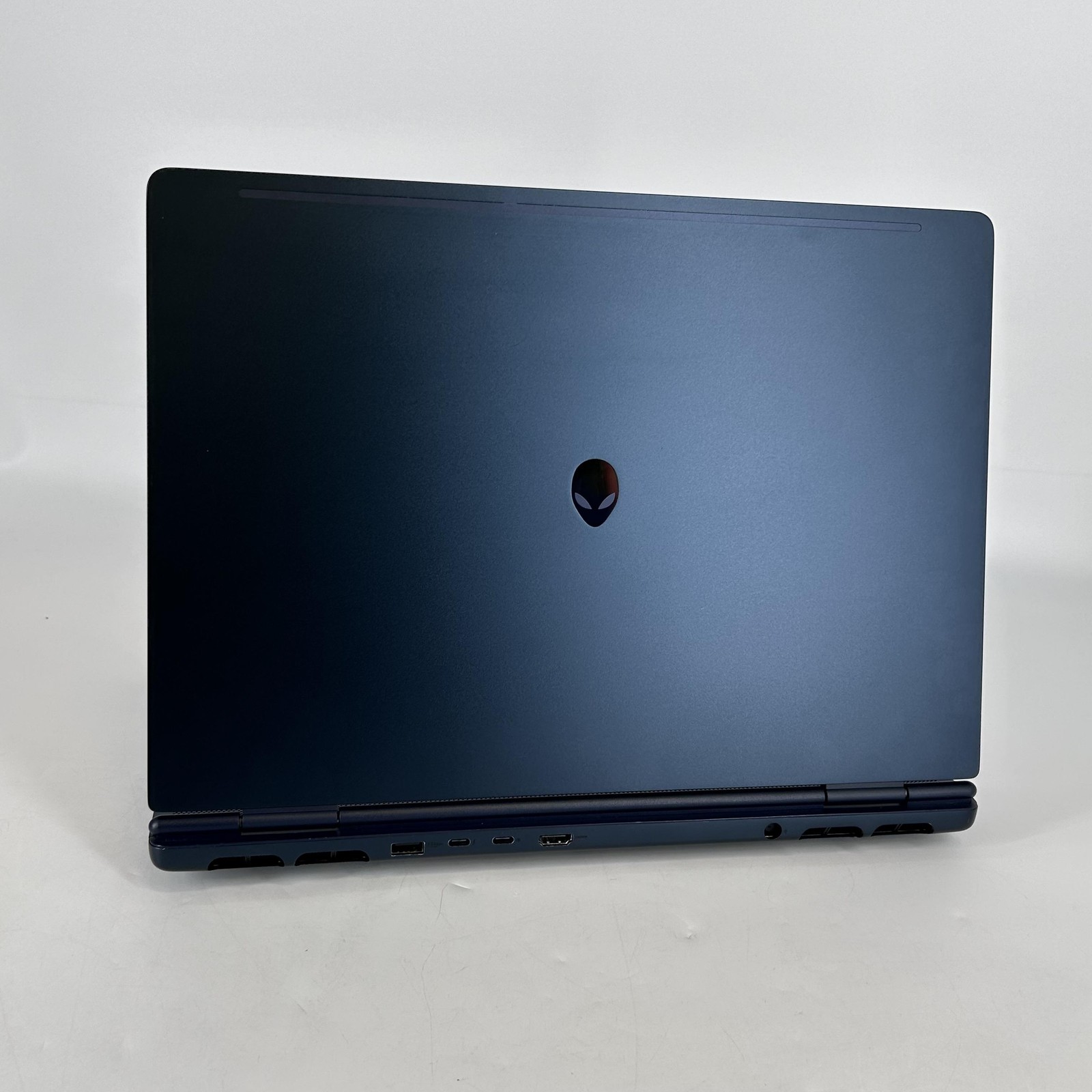 Dell Alienware 16X Aurora 240Hz QHD+ 2.7 GHz Ultra 9 275HX 64GB 2TB SSD RTX 5070