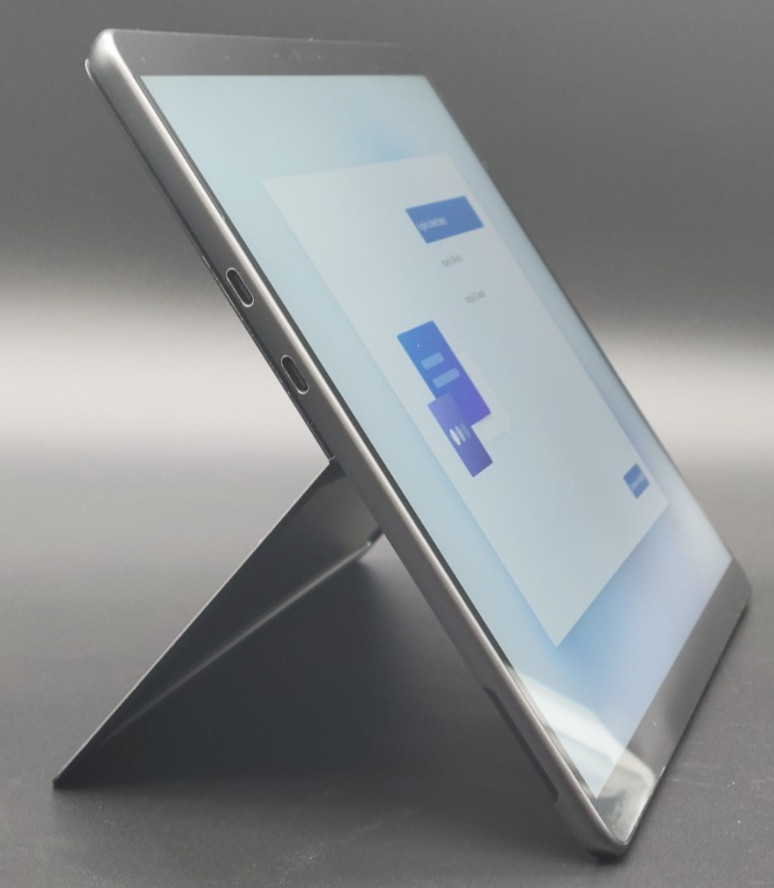 Microsoft Surface Pro 9 13″ i5-1235U 8GB RAM 256GB SSD 2038 Win11 Tablet