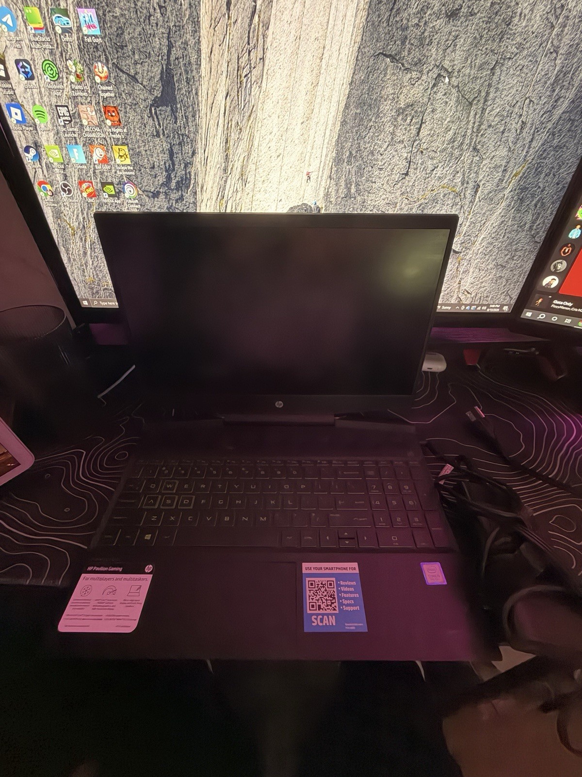 HP Pavilion Gaming 15.6″ i5 8GB 256GB SSD+1TB GTX 1650 Win10 Black (BrokeScreen)