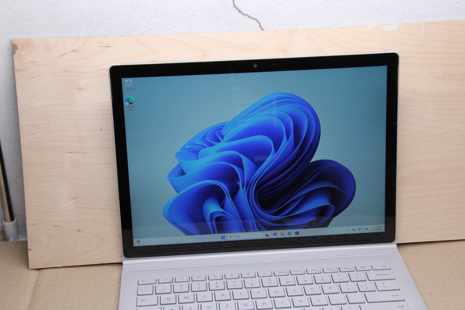 Microsoft Surface Book 2 13.3″ i5-8350U 1.90 GHz 8 GB RAM 256 GB SSD Win11