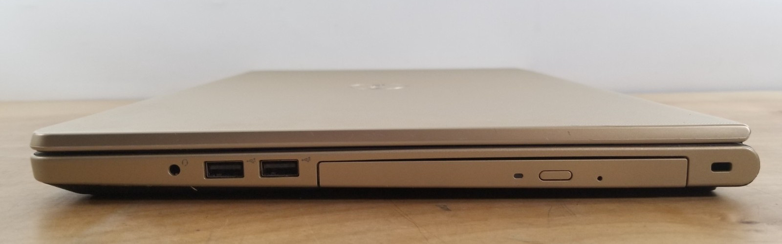 Dell Inspiron 15 5555, AMD E2-7110 , 4GB RAM, 1TB HDD, Win 10 GOLD *PLEASE READ