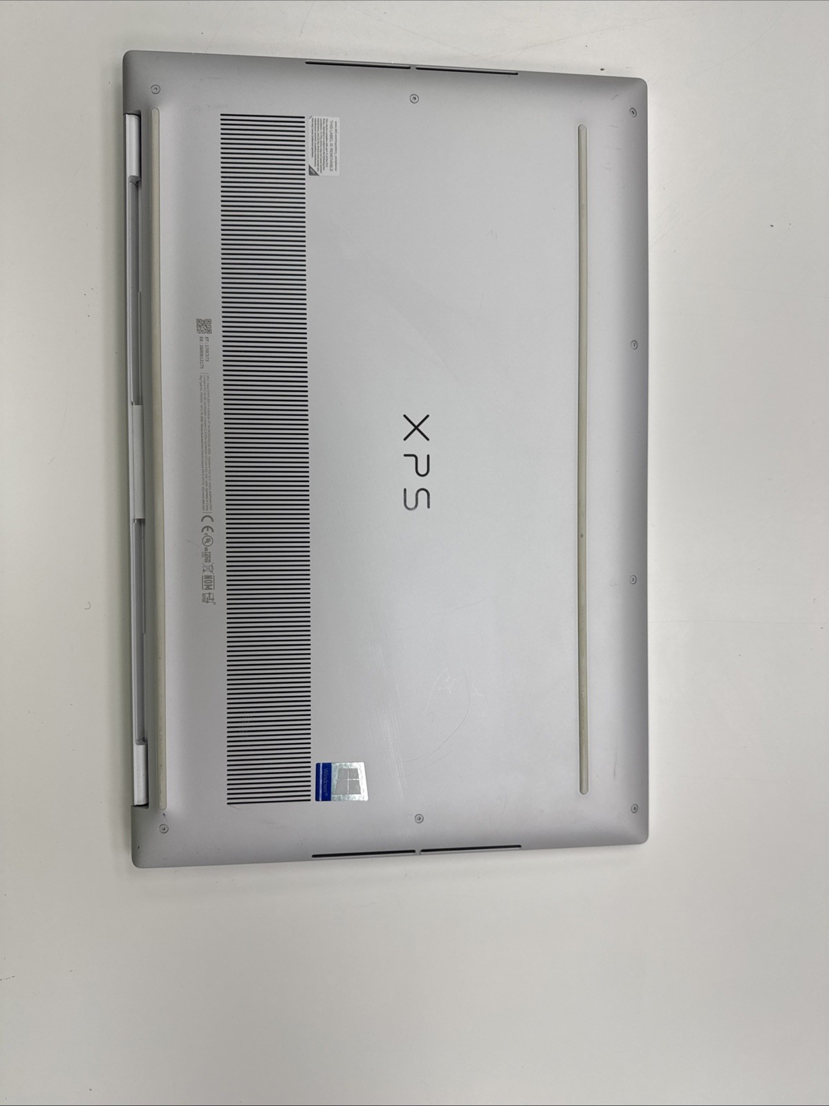 Dell XPS 15 9500 i9-10885H 64GB 2TB SSD 4K Touch 15.6 GTX 1650 Ti Laptop White