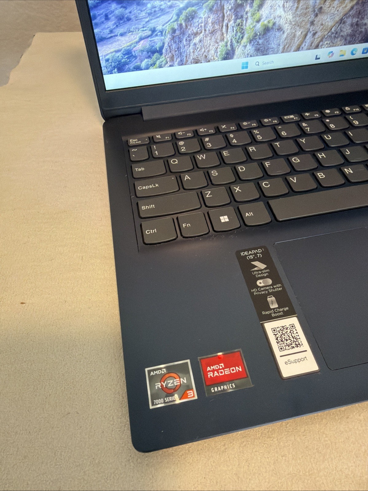 Lenovo IdeaPad 1 15AMN7 AMD Ryzen 3 7320u 8GB 256GB SSD Windows 11Home