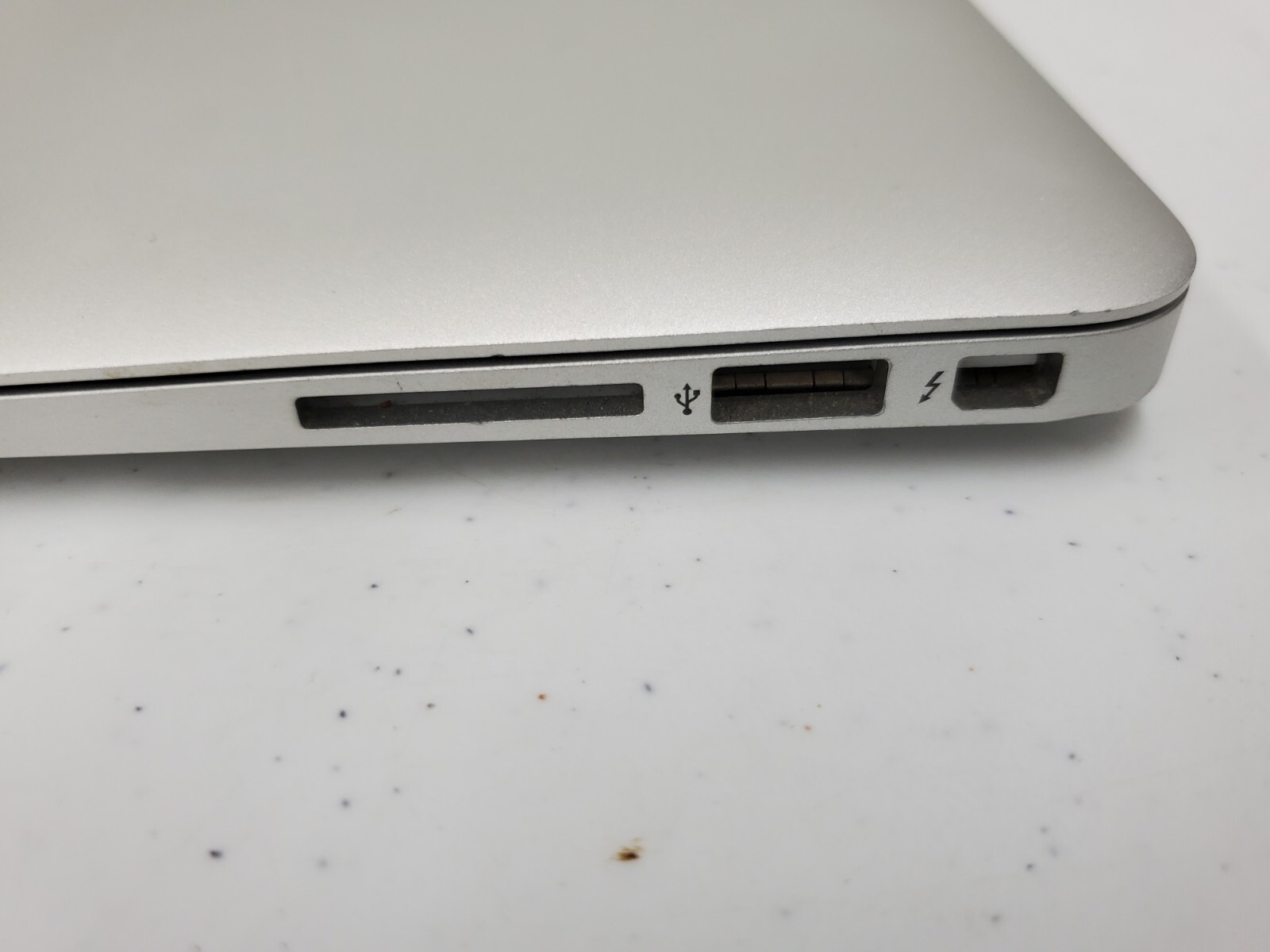 2015 Apple MacBook Air 13″ i5 1.6GHz 4GB RAM 128GB SSD Silver A1466 PW :12345