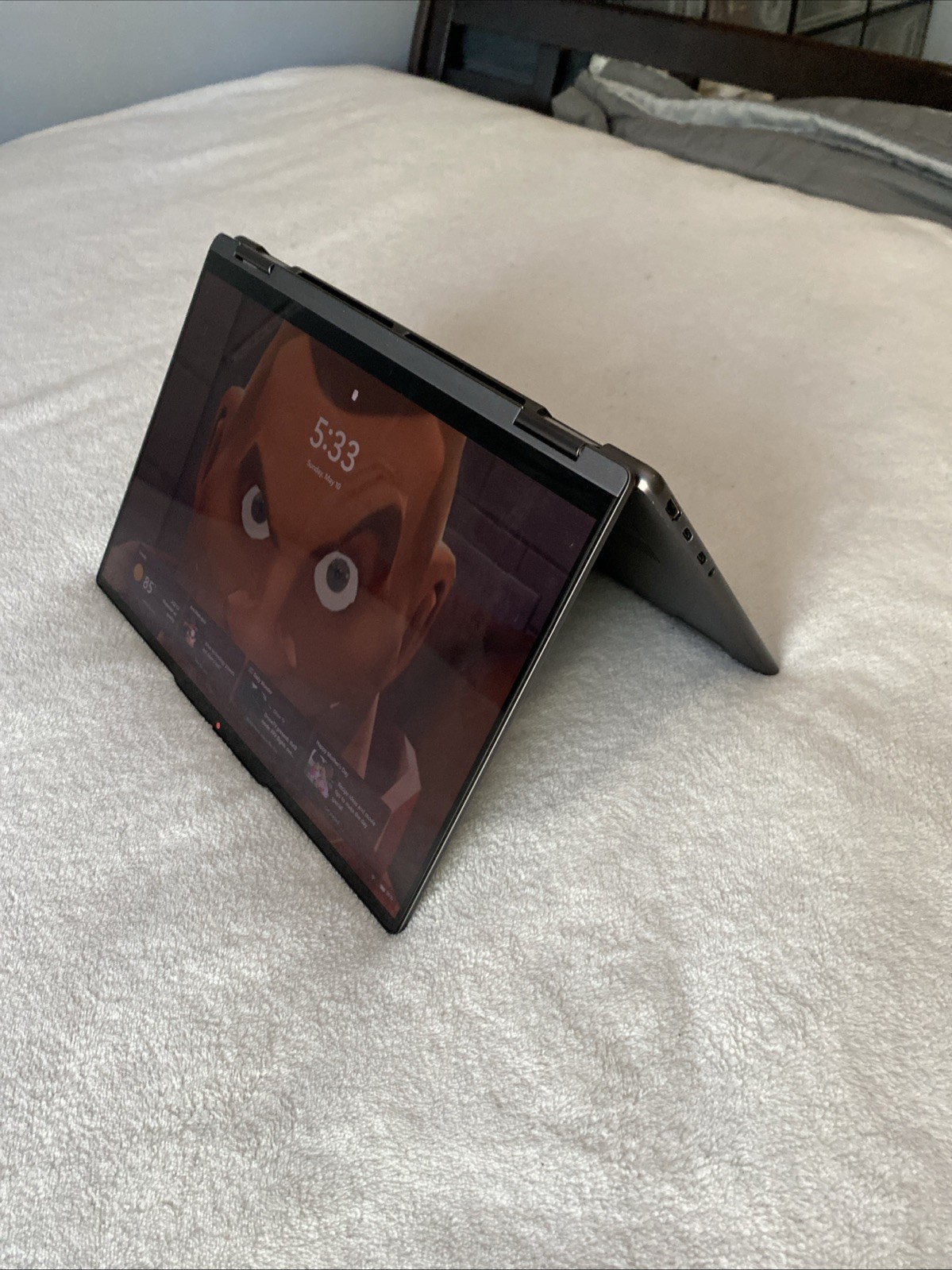 Lenovo Yoga 7 14IRL8 With Backpack And Cooler. (READ)